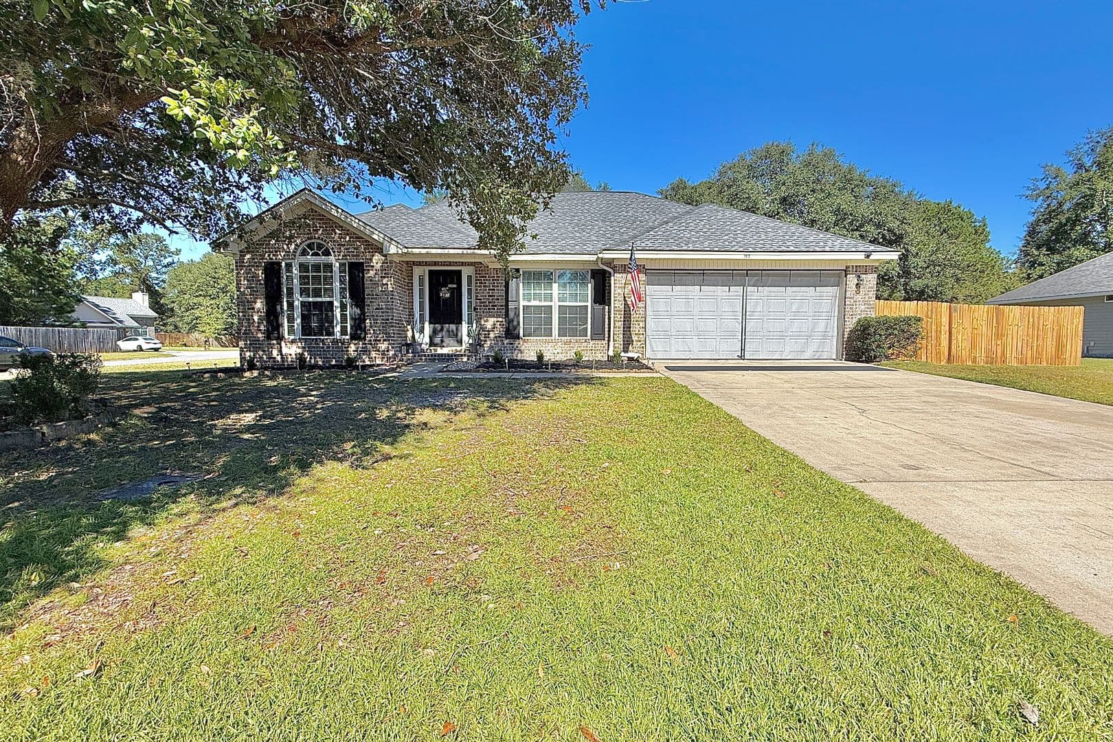 Midway House: 193 River Bend Dr
