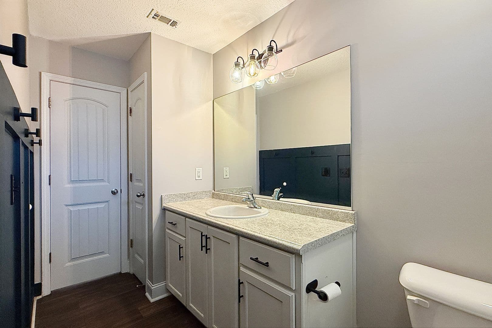 Allenhurst House: 309 Nashview Trl
