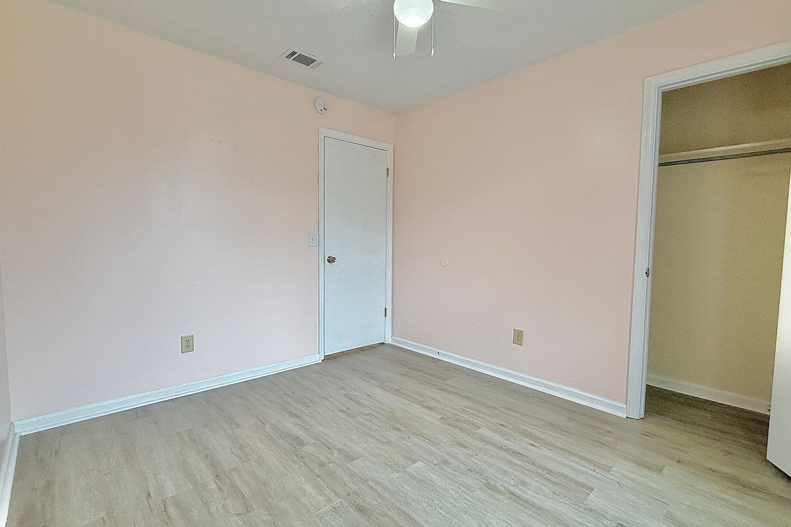 Hinesville House: 979 Shady Ln