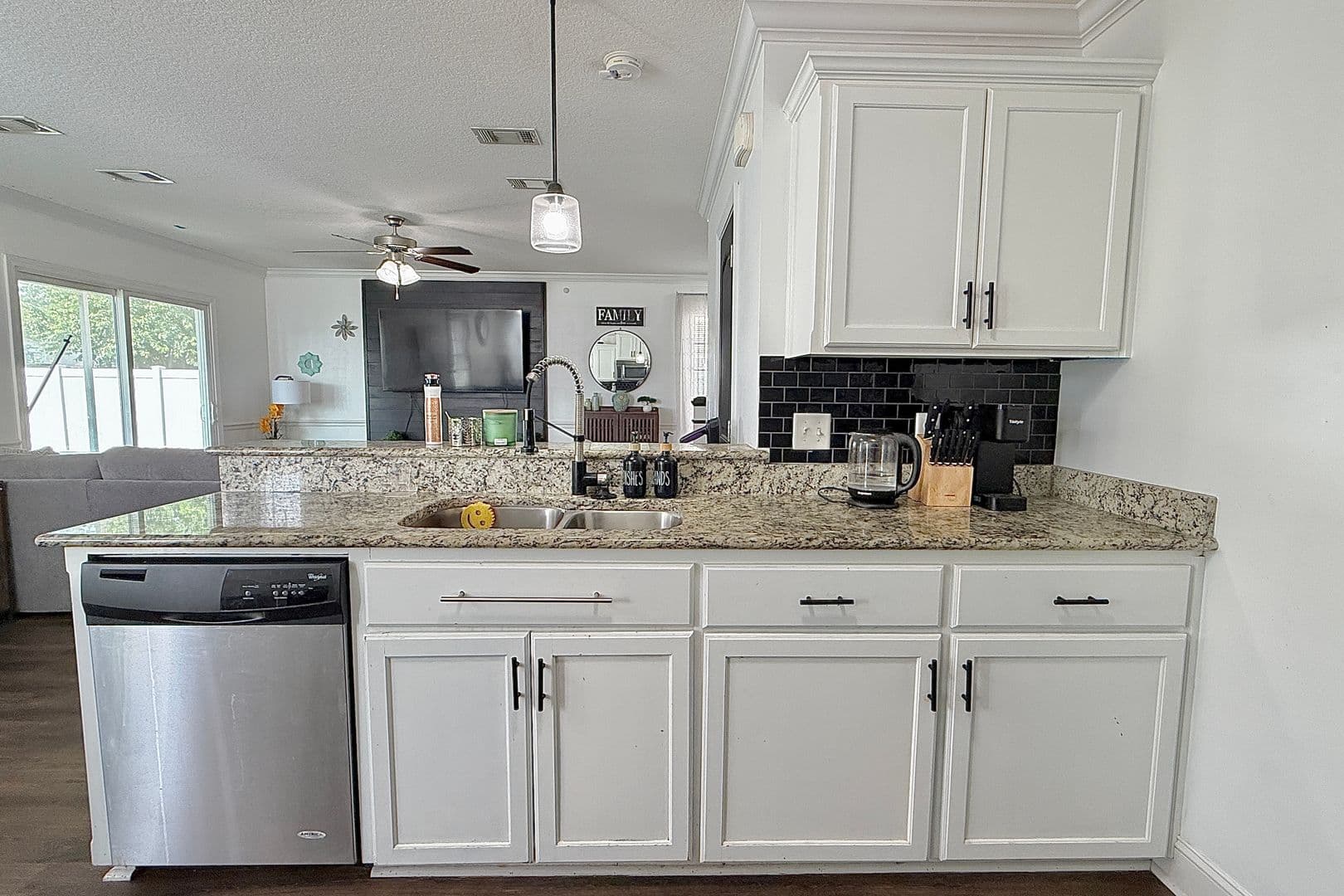 Hinesville House: 615 Amhearst Row