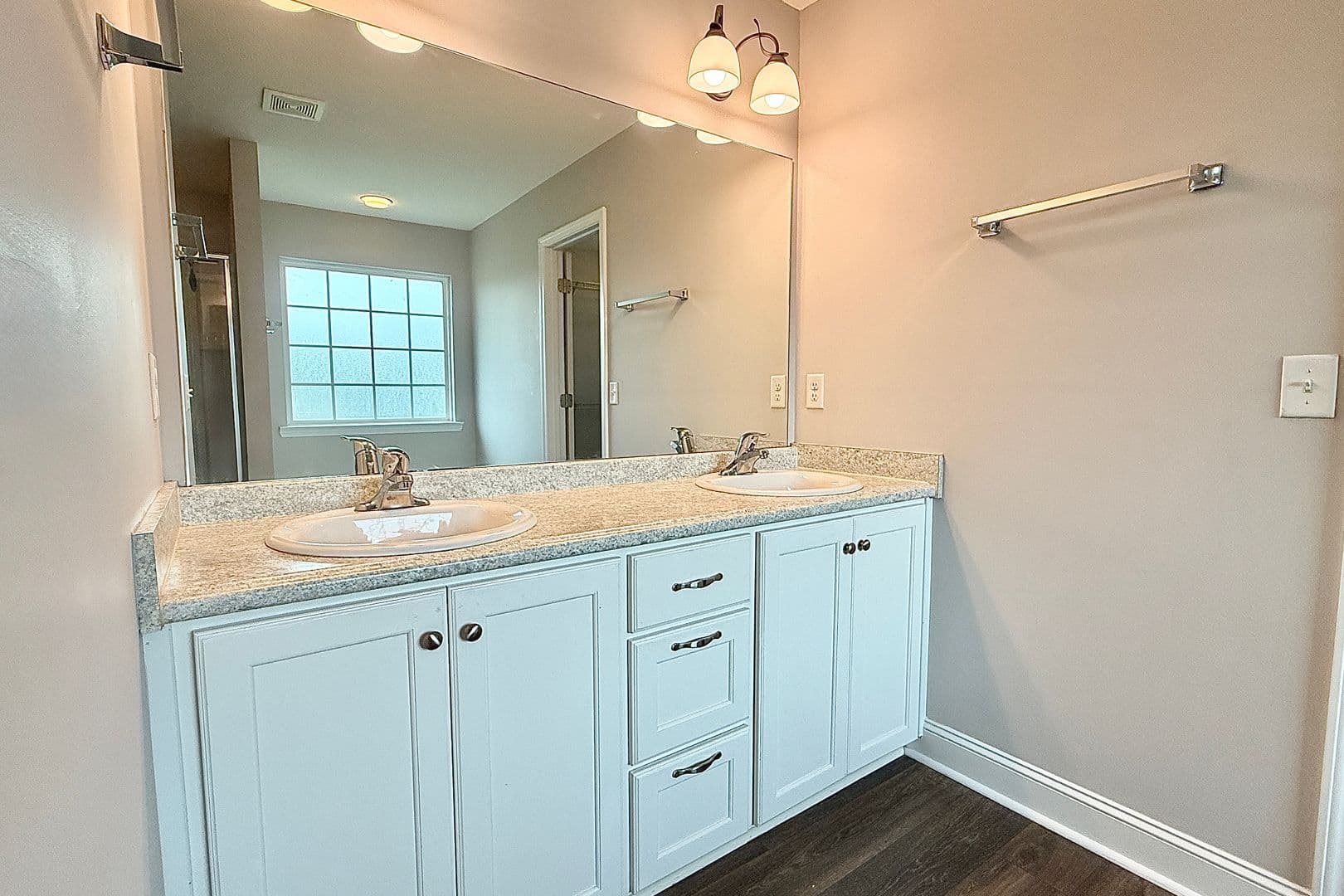 Allenhurst House: 309 Nashview Trl