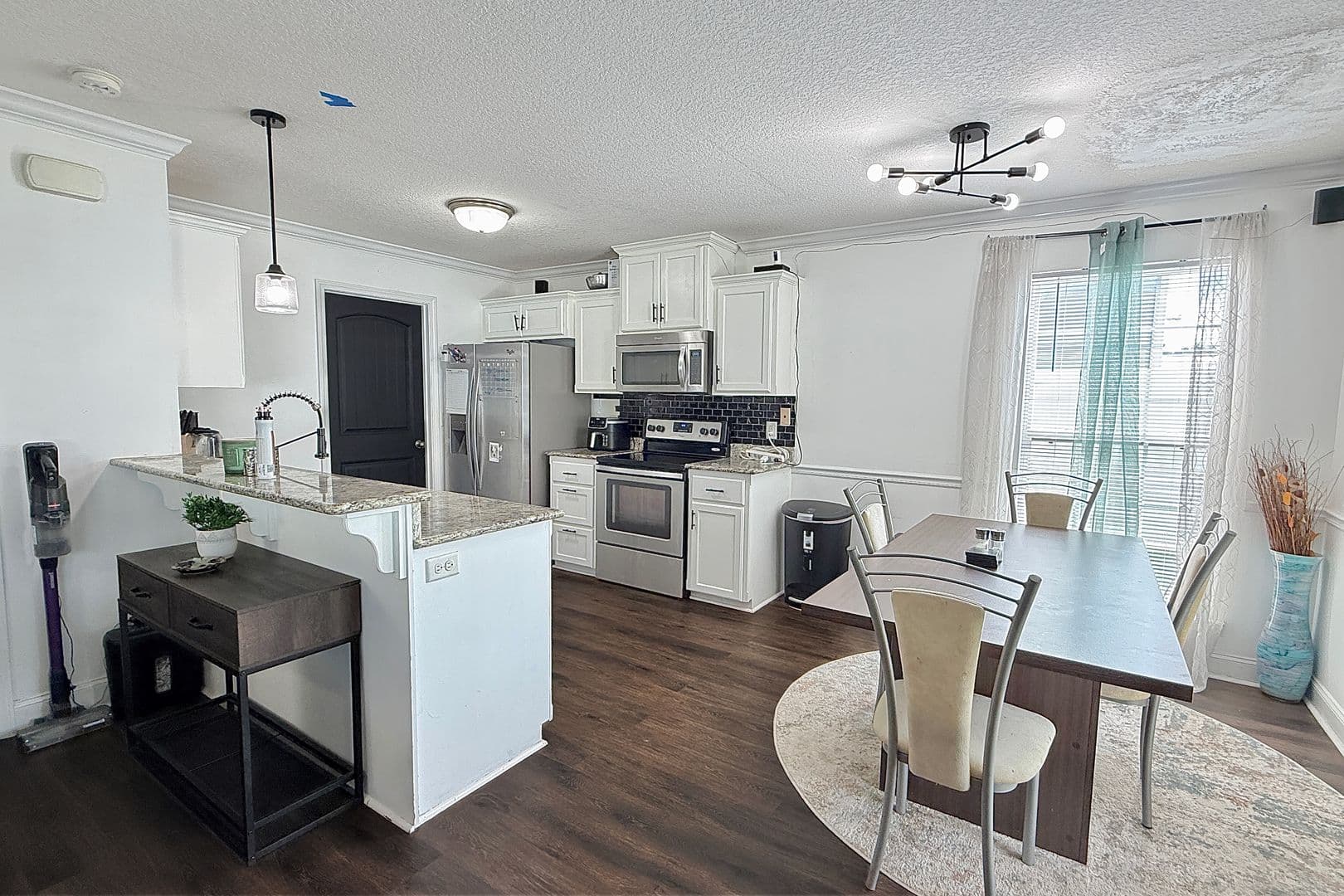 Hinesville House: 615 Amhearst Row