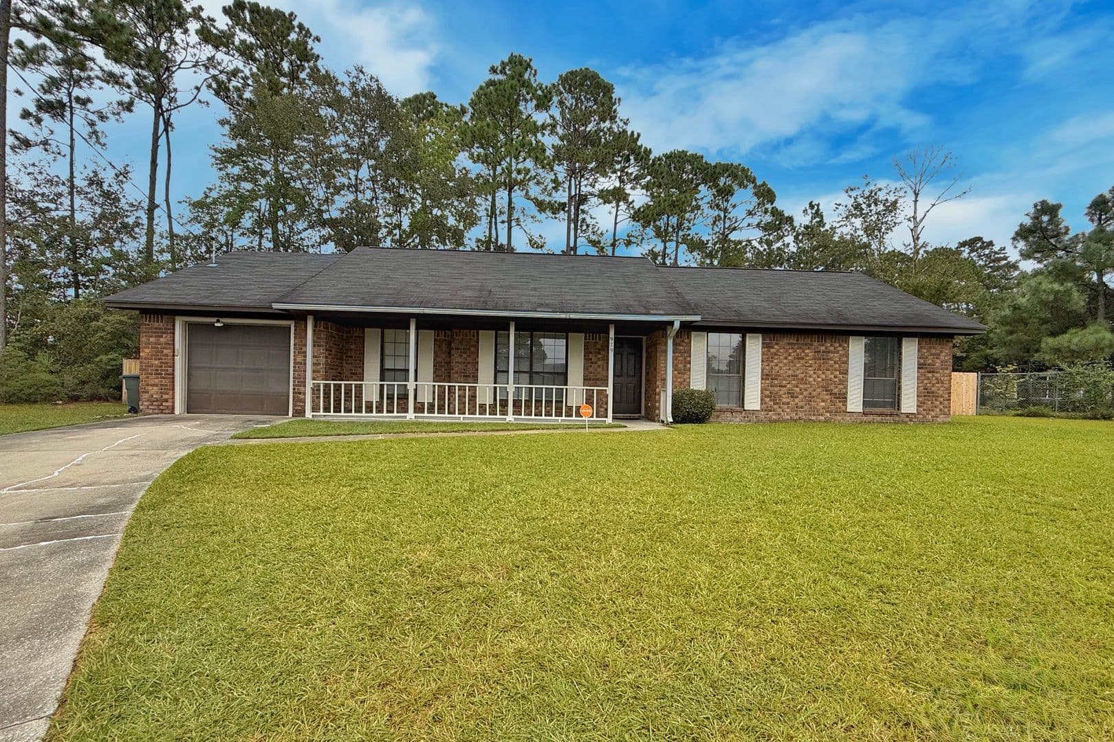 Hinesville House: 979 Shady Ln