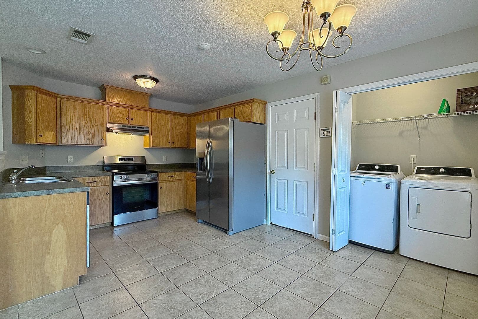 Hinesville House: 12 Idus Lane
