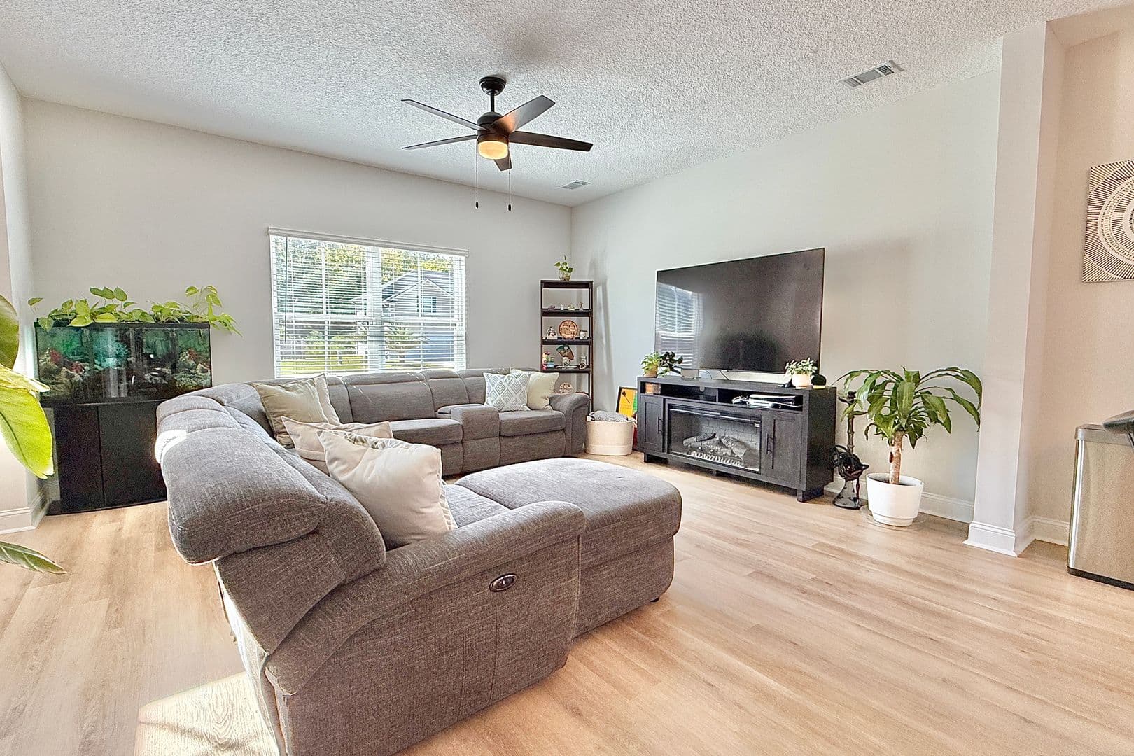 Hinesville House: 120 Legacy Ln