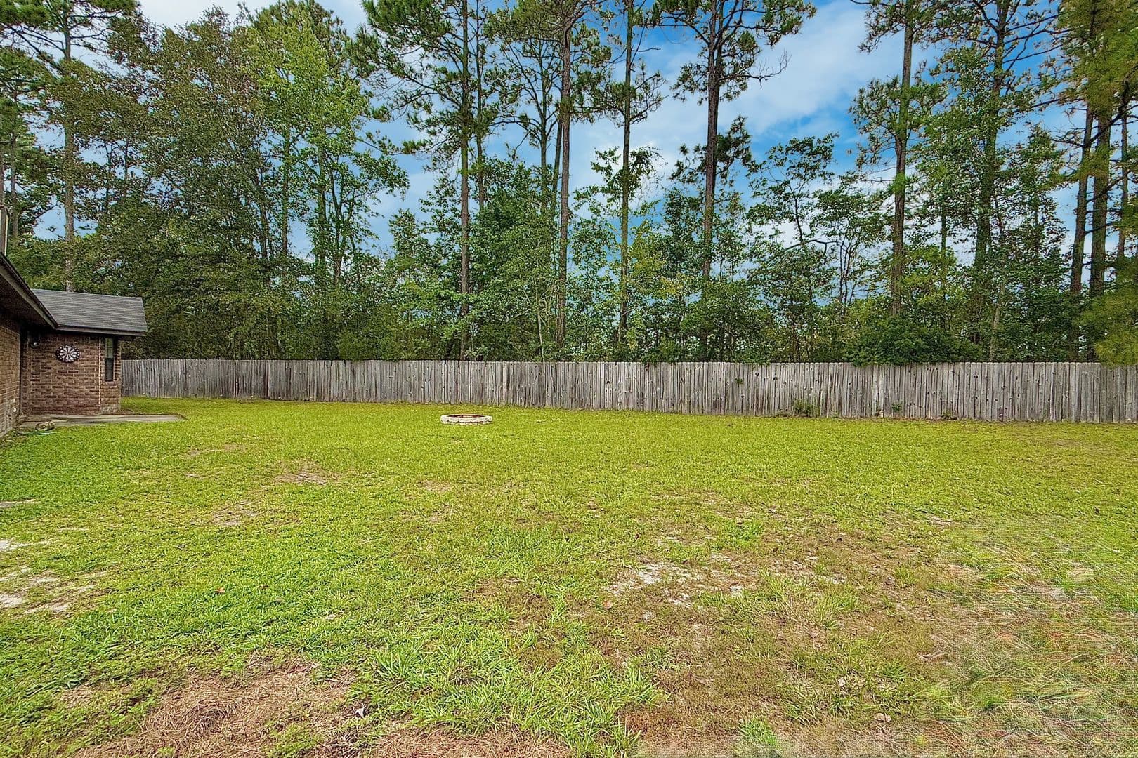 Hinesville House: 979 Shady Ln