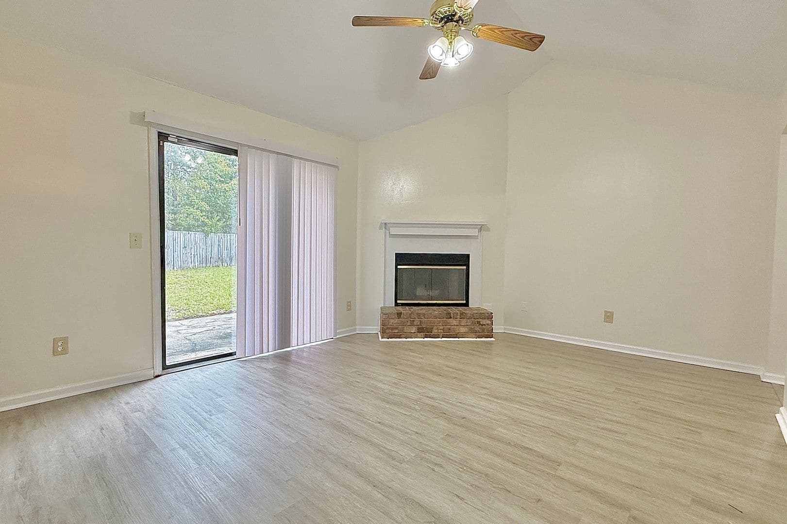 Hinesville House: 979 Shady Ln