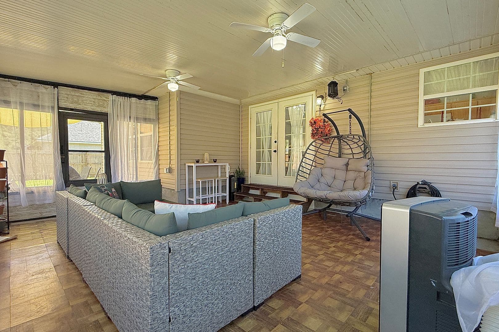 Midway House: 193 River Bend Dr