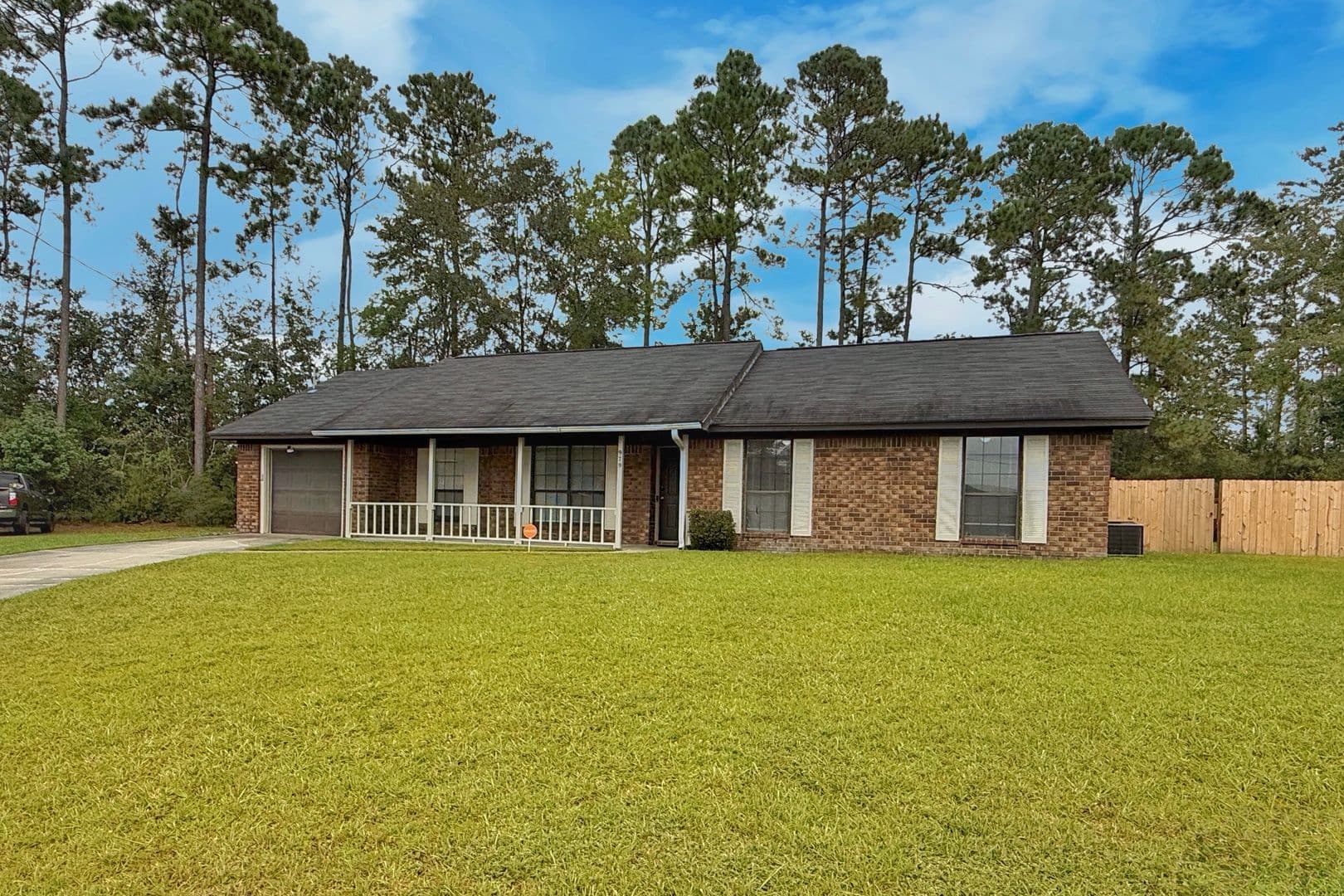 Hinesville House: 979 Shady Ln
