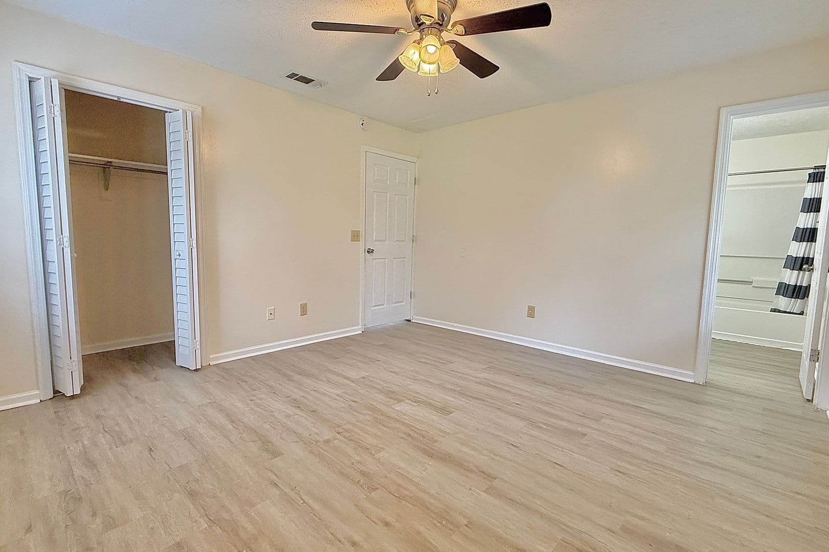 Hinesville House: 979 Shady Ln