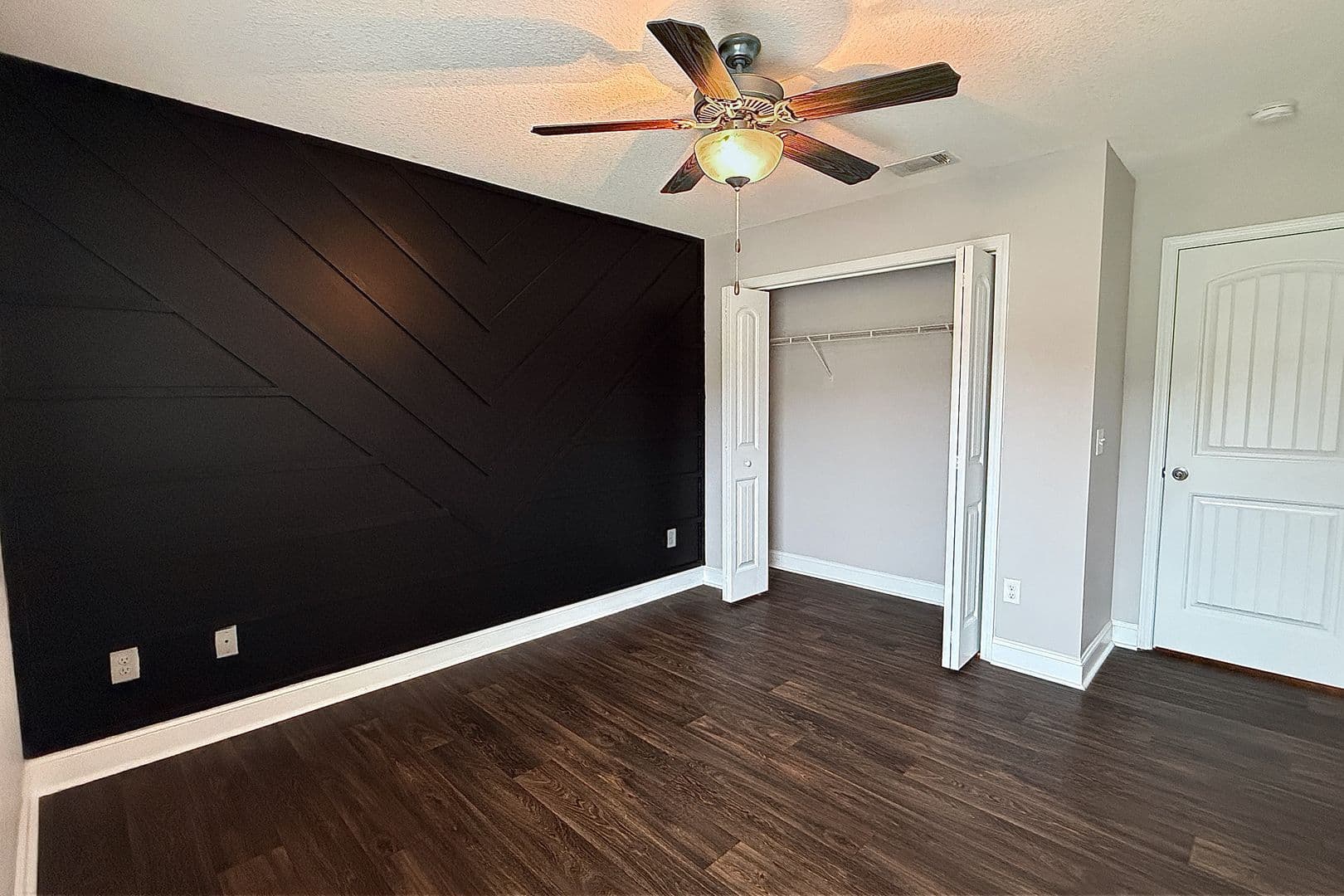 Allenhurst House: 309 Nashview Trl