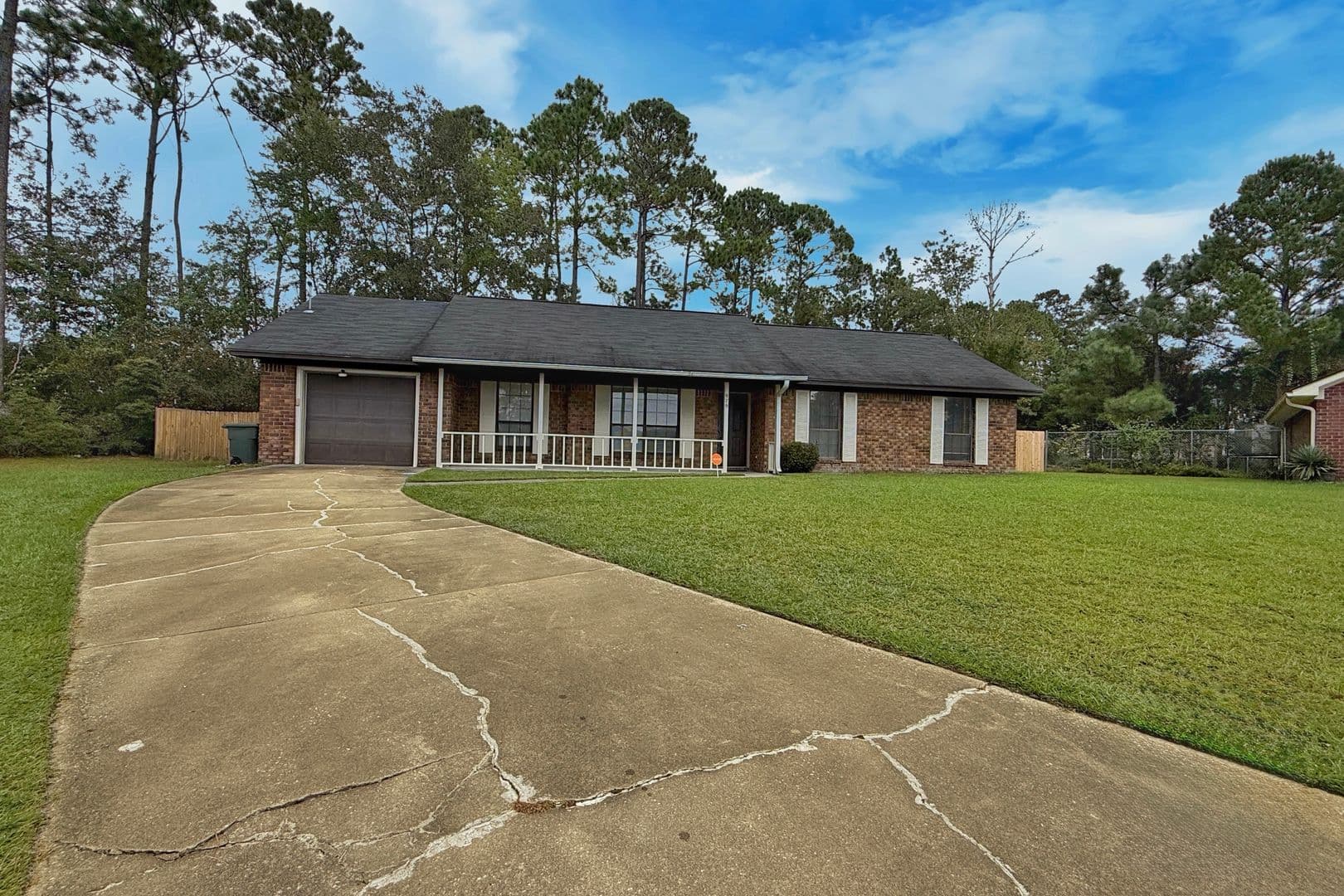 Hinesville House: 979 Shady Ln