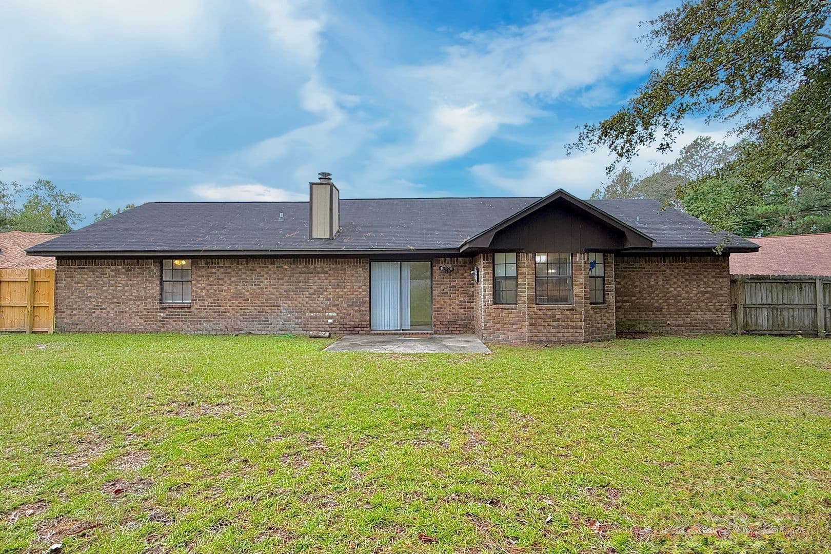 Hinesville House: 979 Shady Ln