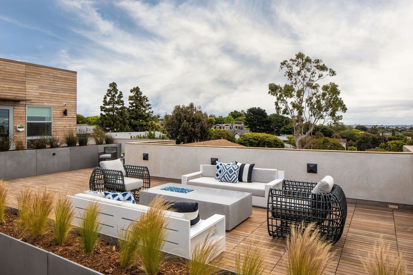 Santa Monica Apartment: 1122 Pico Blvd