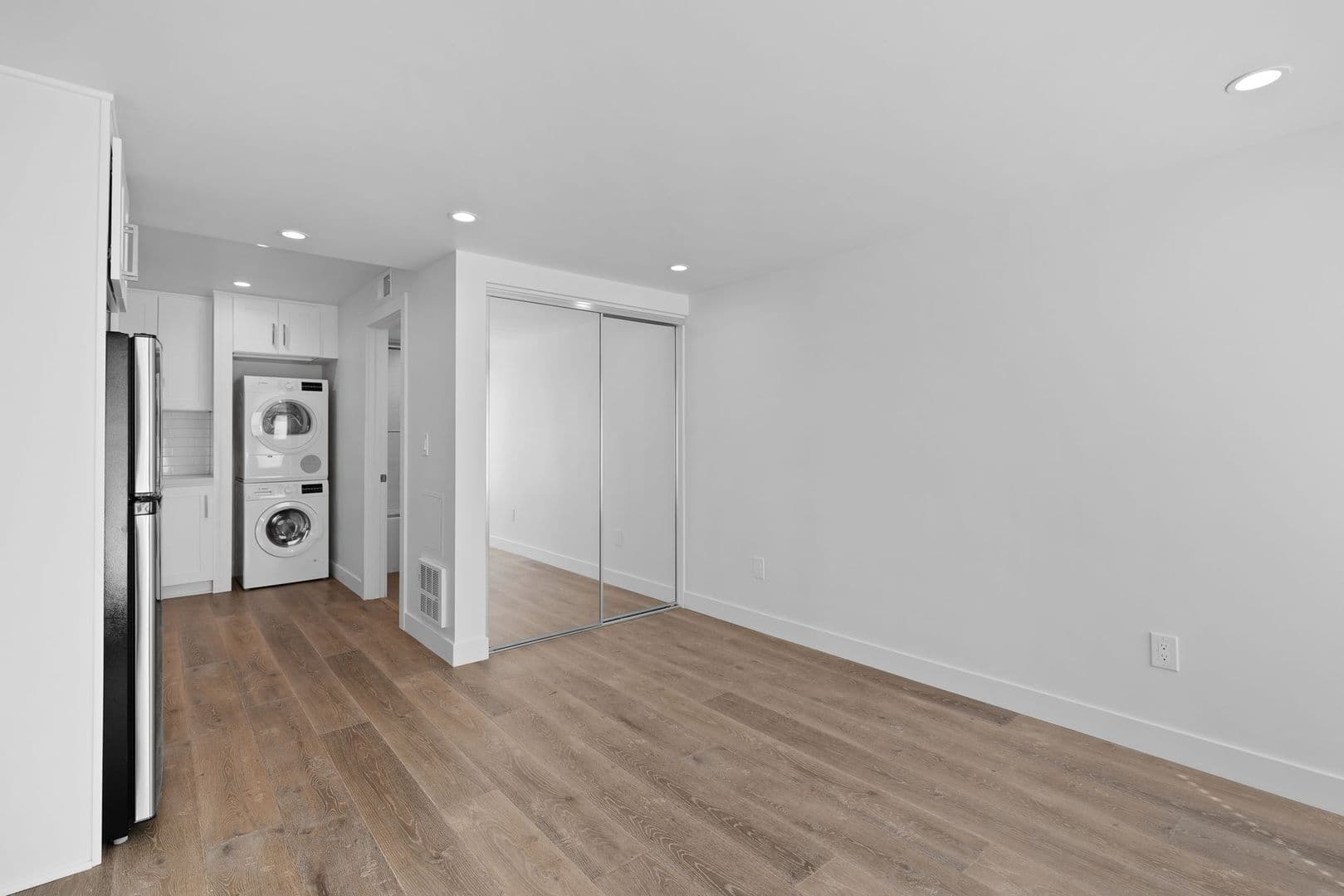 El Segundo Apartment: 420 Illinois Street