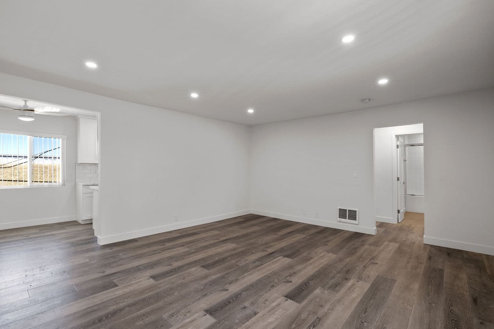 Torrance Apartment: 16811 & 16817 Yukon Avenue