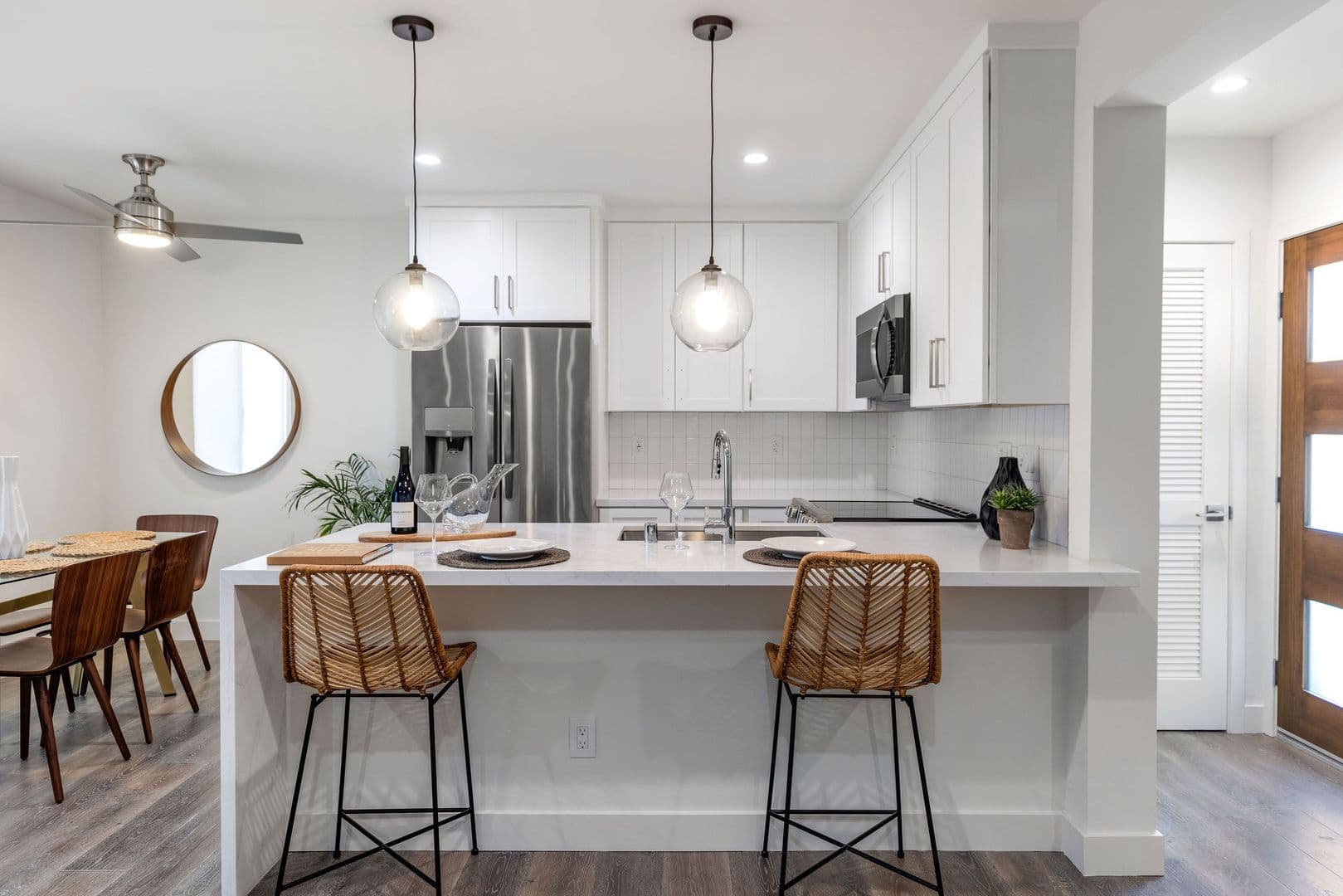 El Segundo Apartment: 420 Illinois Street