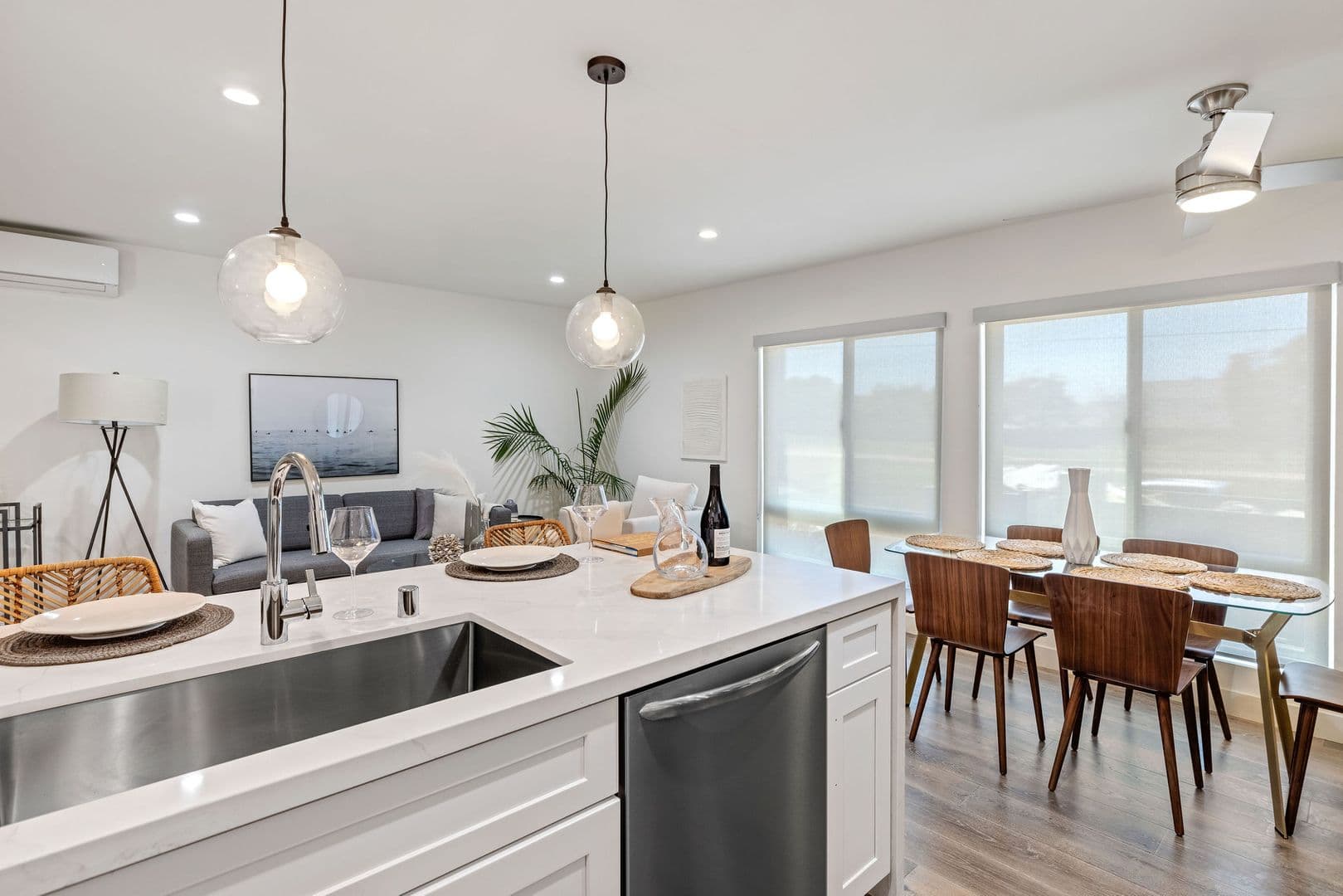 El Segundo Apartment: 420 Illinois Street