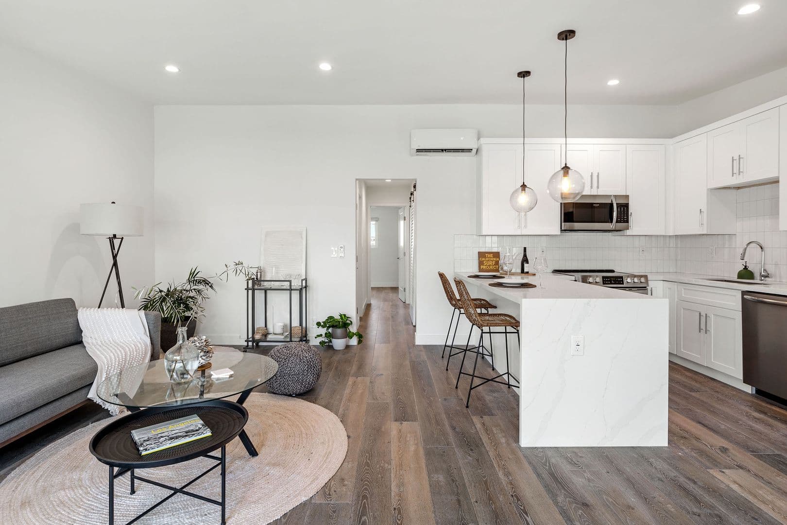 El Segundo Apartment: 420 Illinois Street