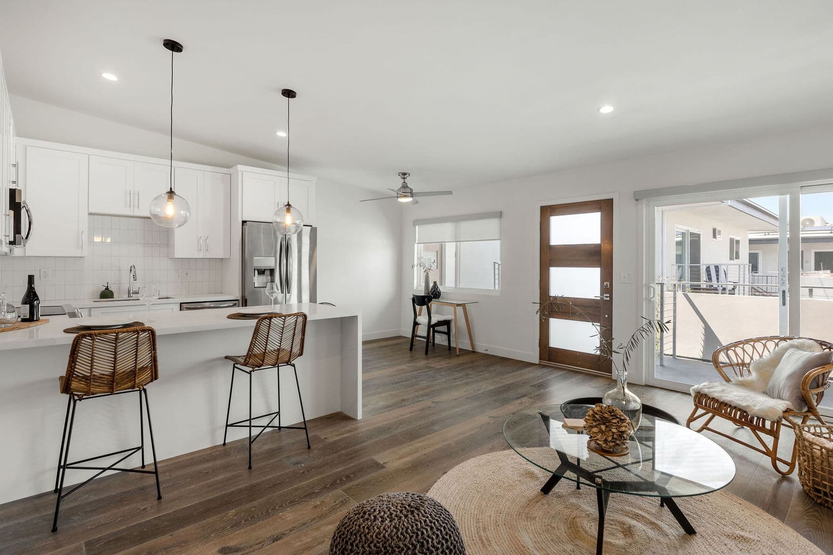 El Segundo Apartment: 420 Illinois Street