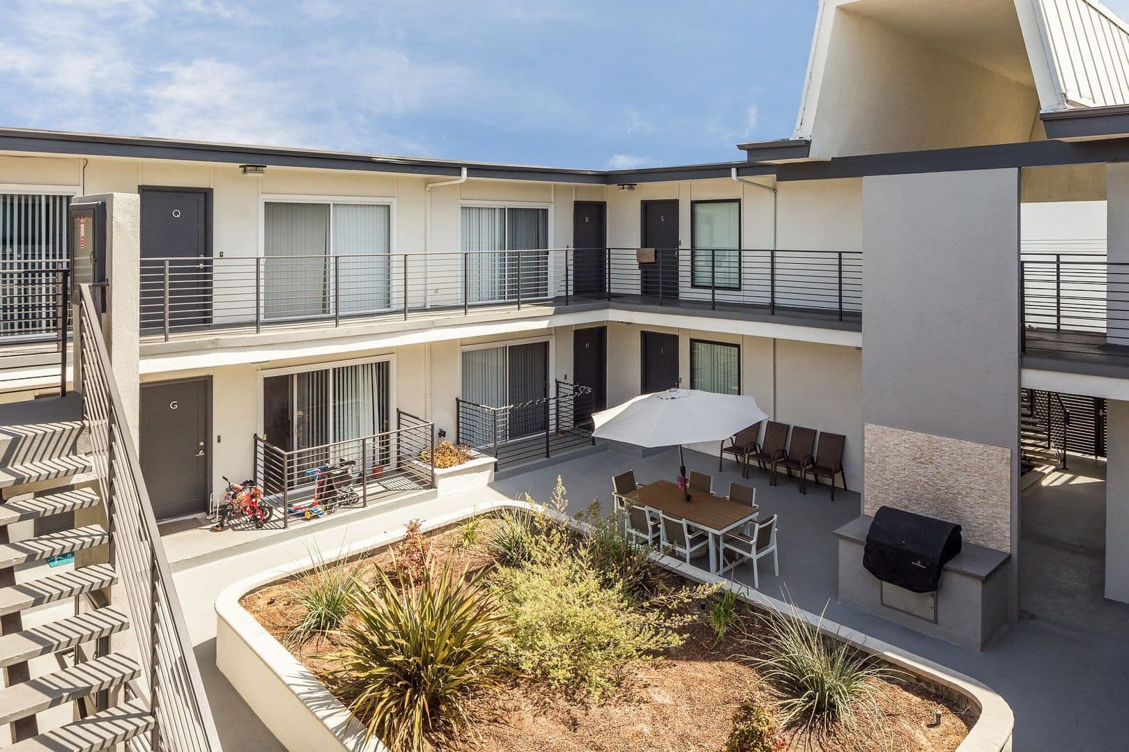 El Segundo Apartment: 431 Indiana Street