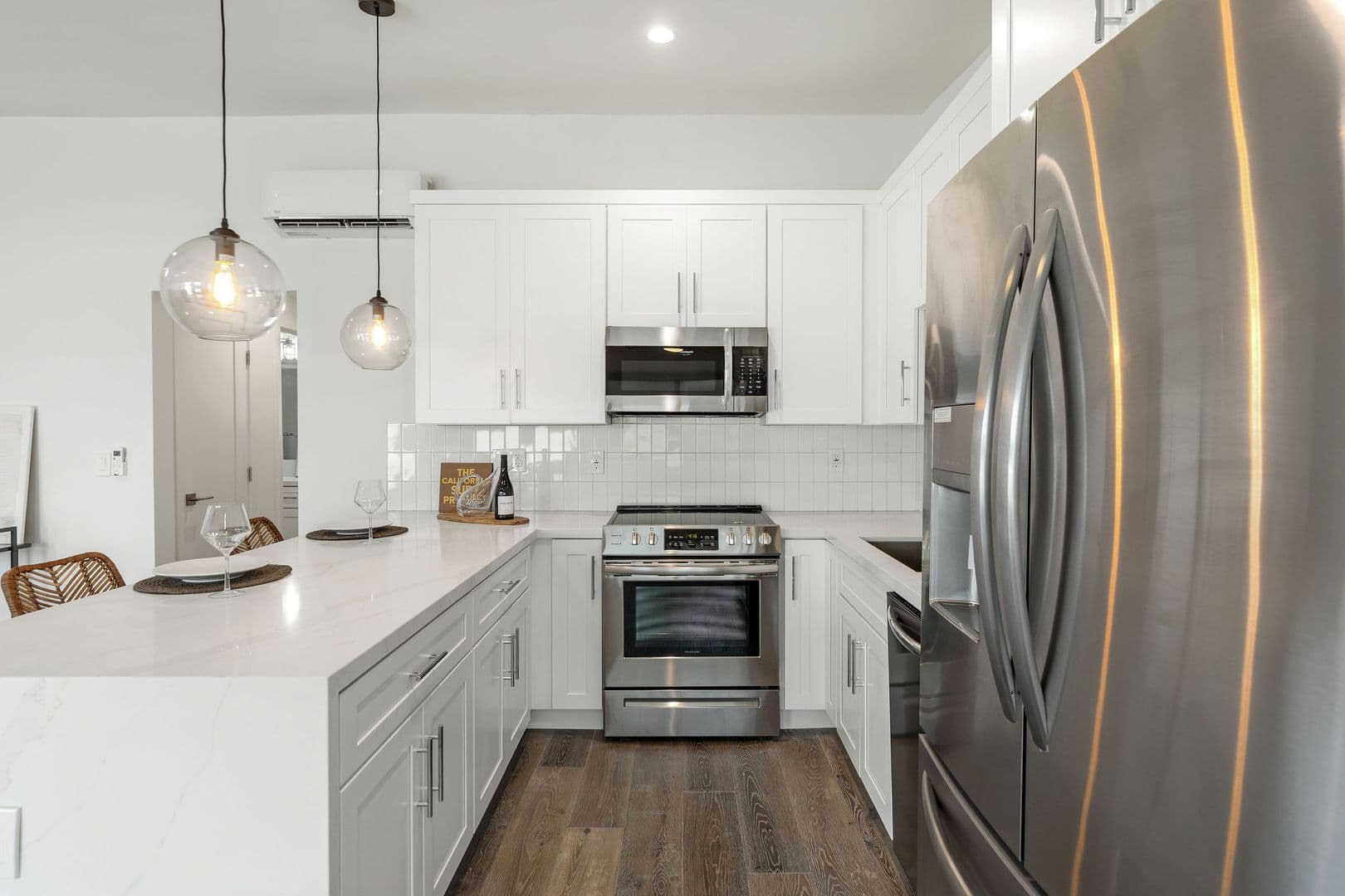 El Segundo Apartment: 420 Illinois Street