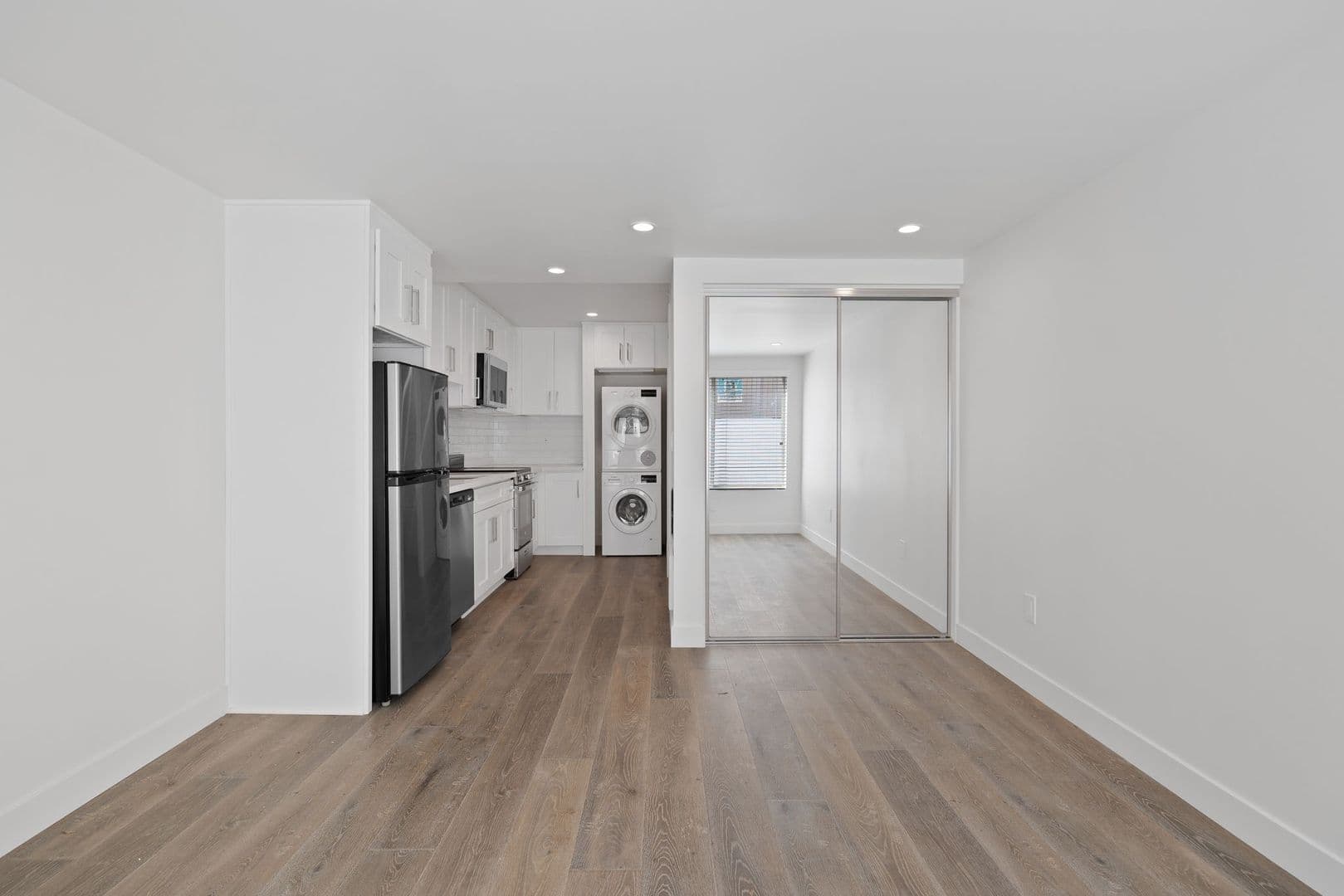 El Segundo Apartment: 420 Illinois Street