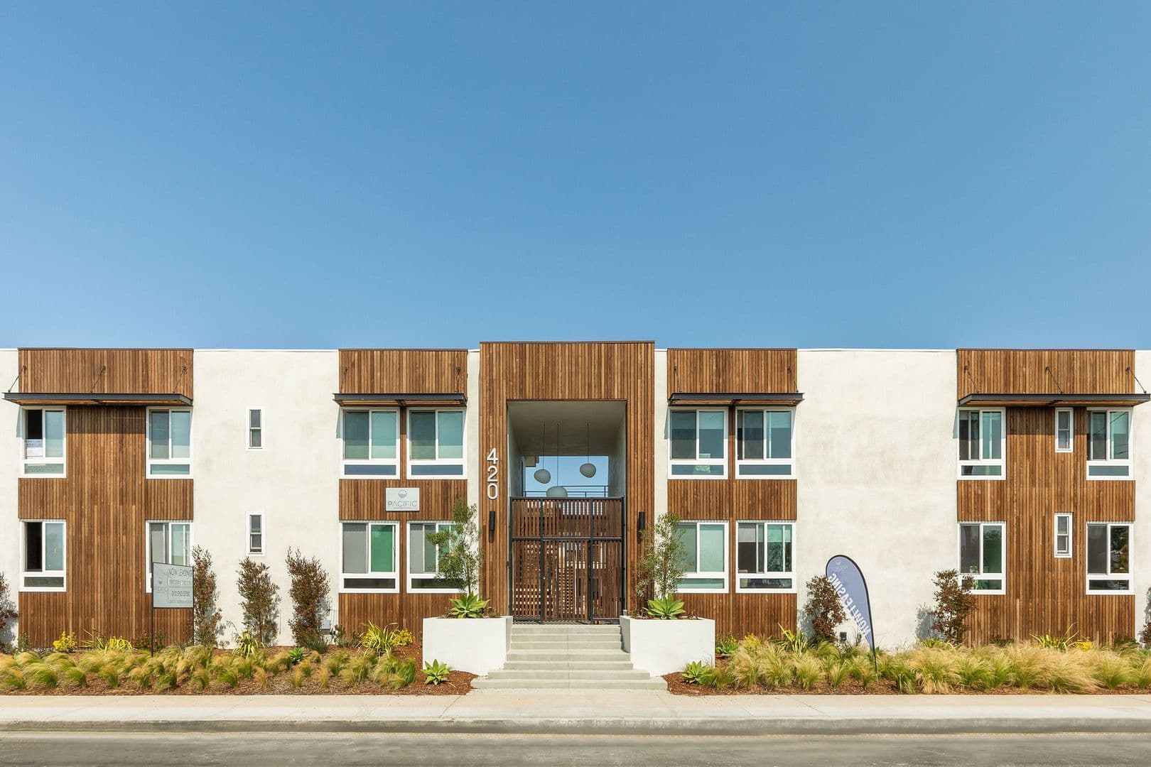 El Segundo Apartment: 420 Illinois Street