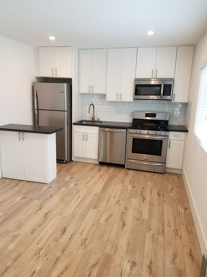 El Segundo Apartment: 716-717 Indiana Court