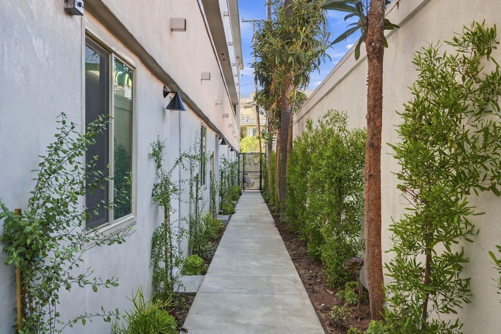 Hermosa Beach Apartment: 720-724 21st Street