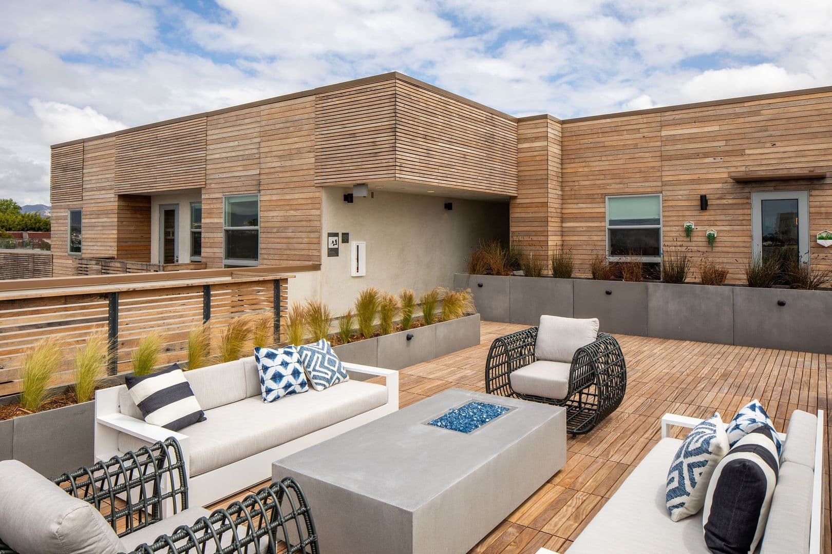 Santa Monica Apartment: 1122 Pico Blvd