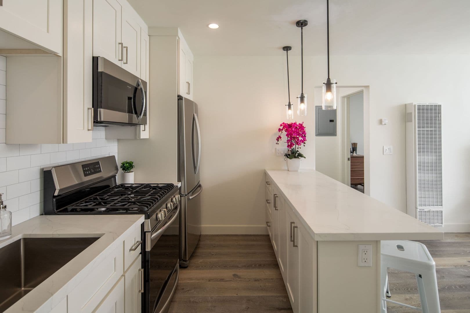 El Segundo Apartment: 207, 209 & 211 Sierra Street
