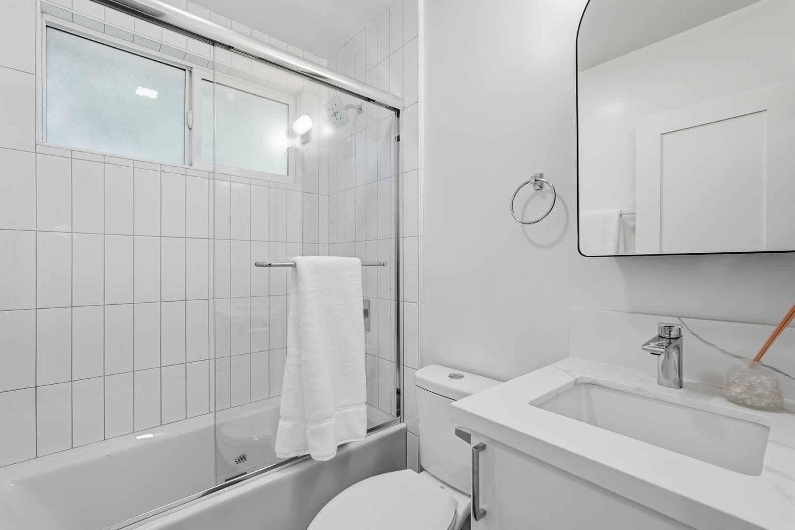 El Segundo Apartment: 1620 E Maple Ave