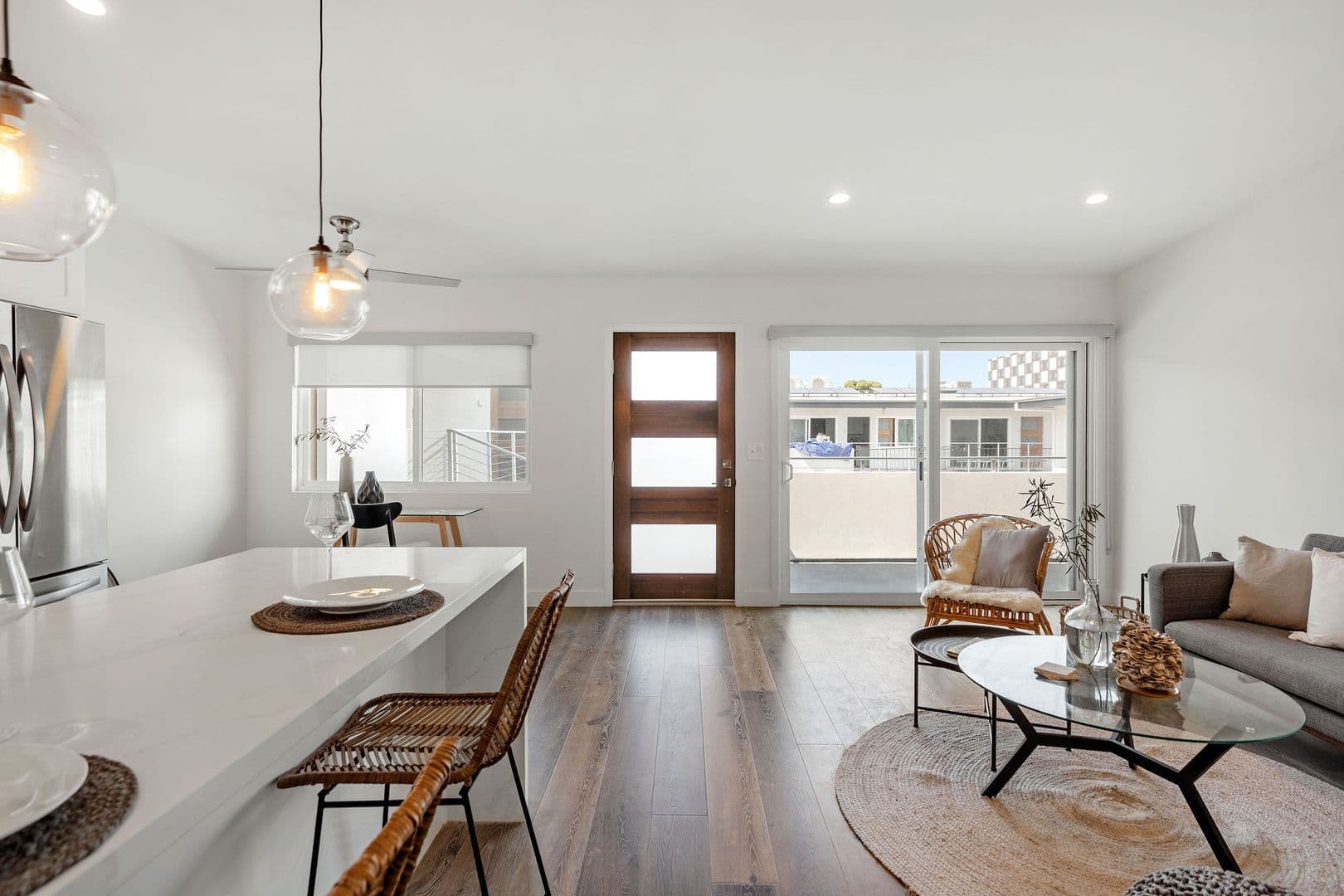 El Segundo Apartment: 420 Illinois Street