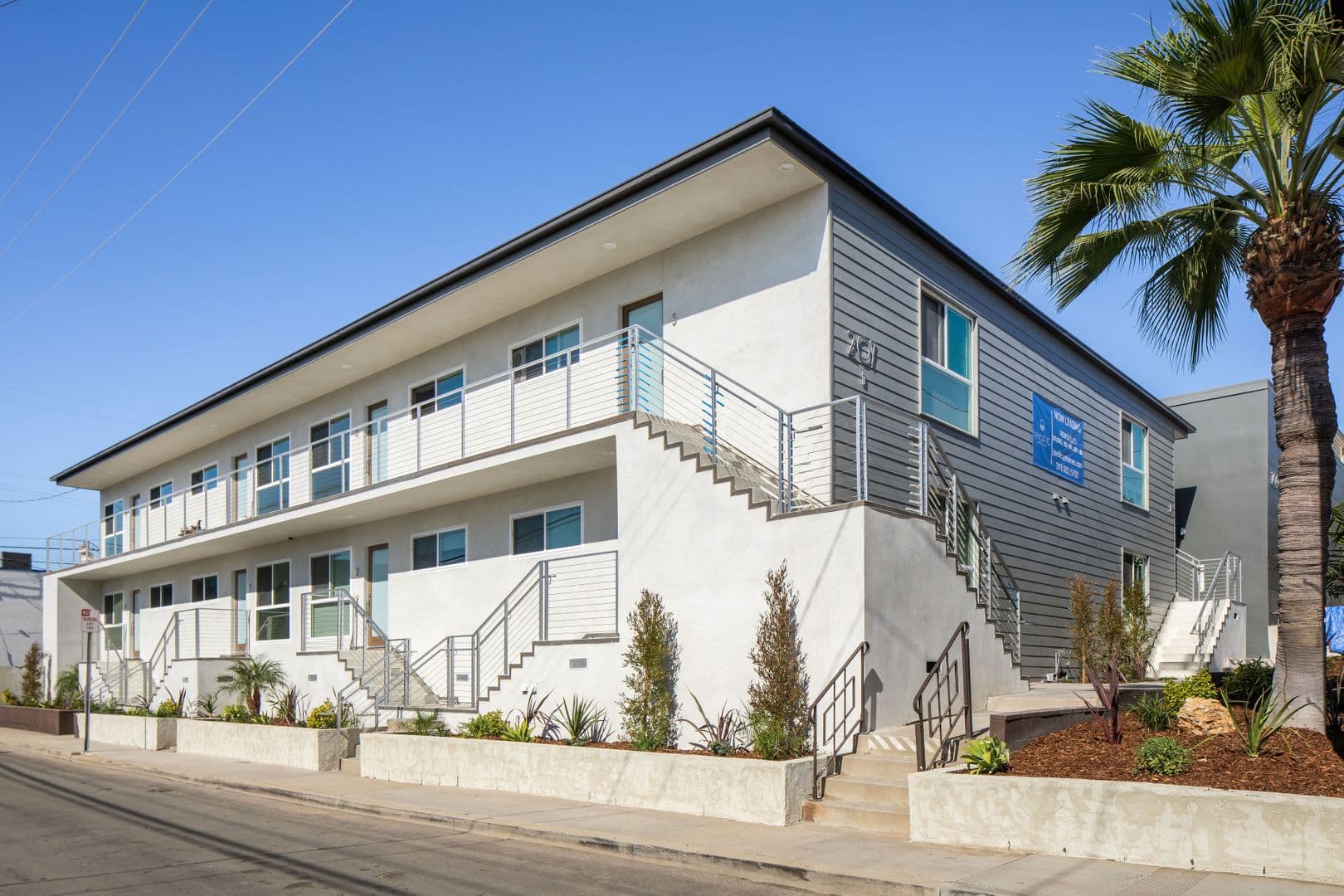 El Segundo Apartment: 207, 209 & 211 Sierra Street