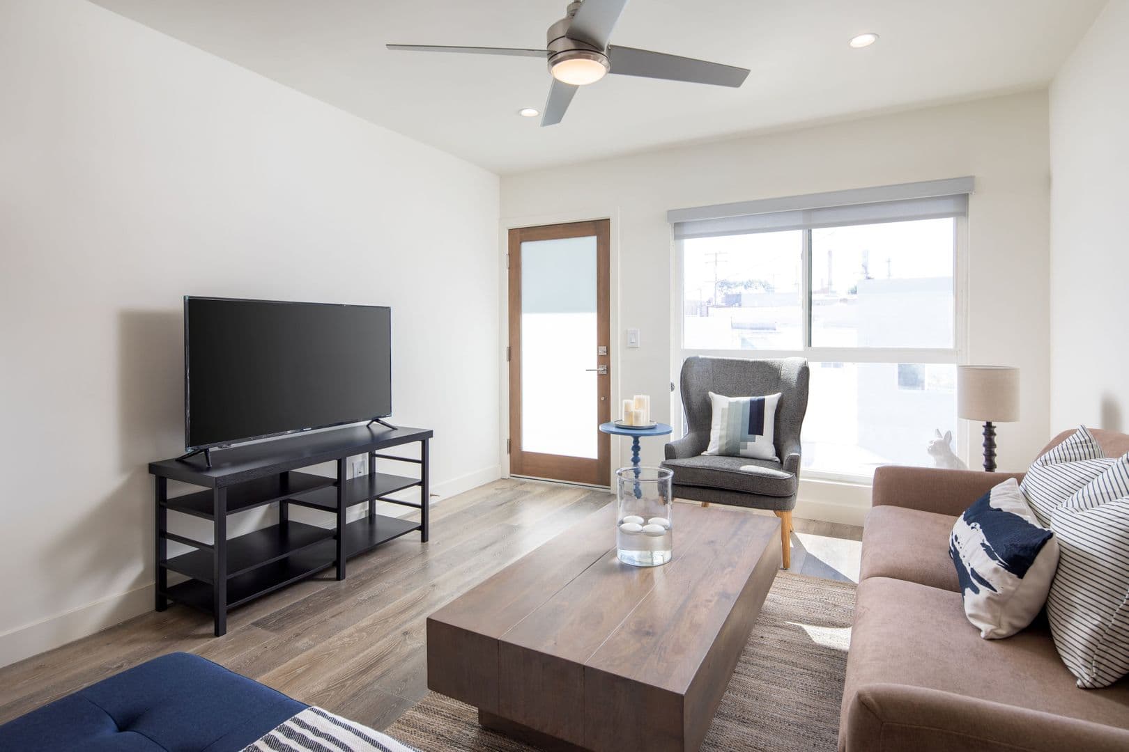 El Segundo Apartment: 207, 209 & 211 Sierra Street