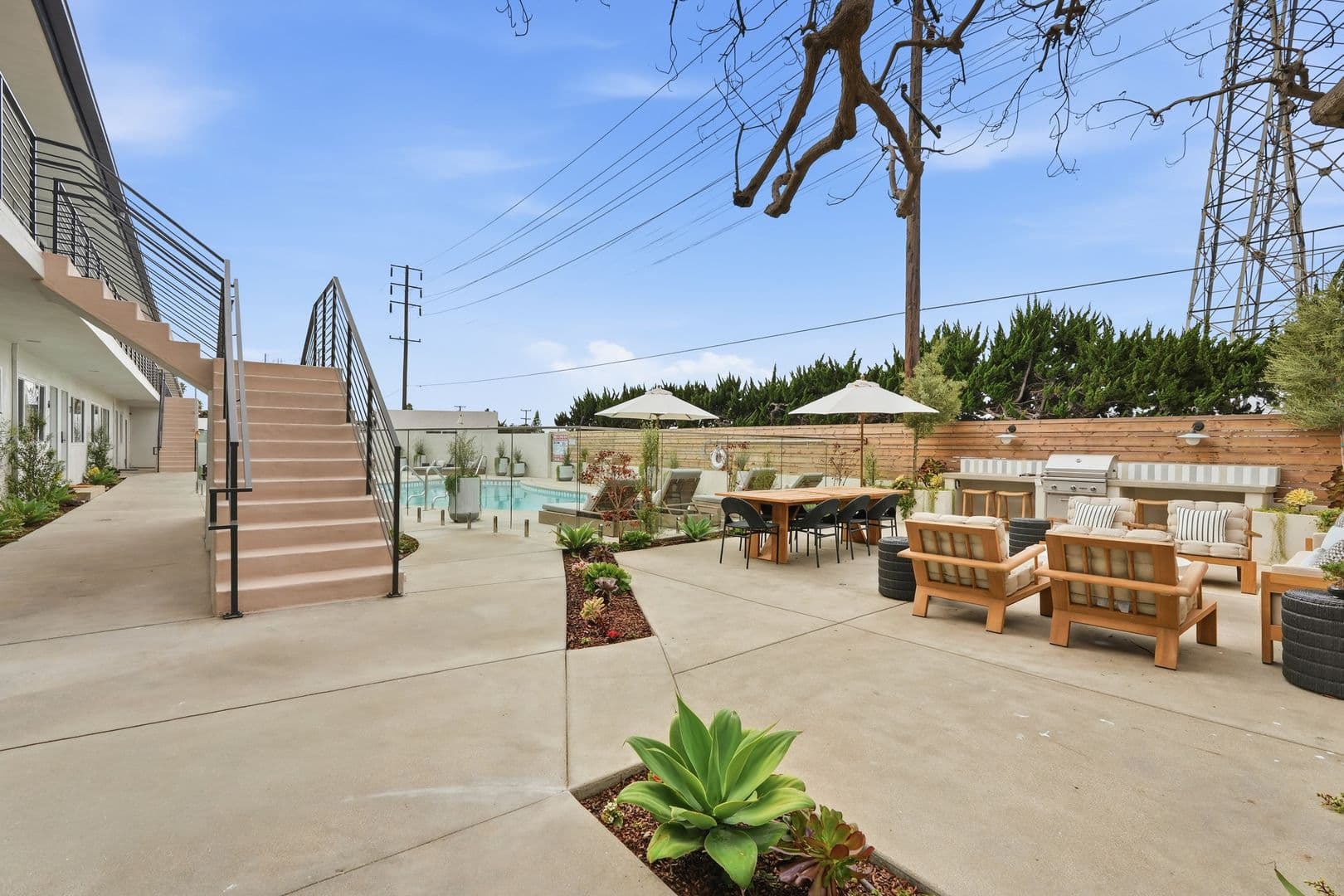 El Segundo Apartment: 1620 E Maple Ave