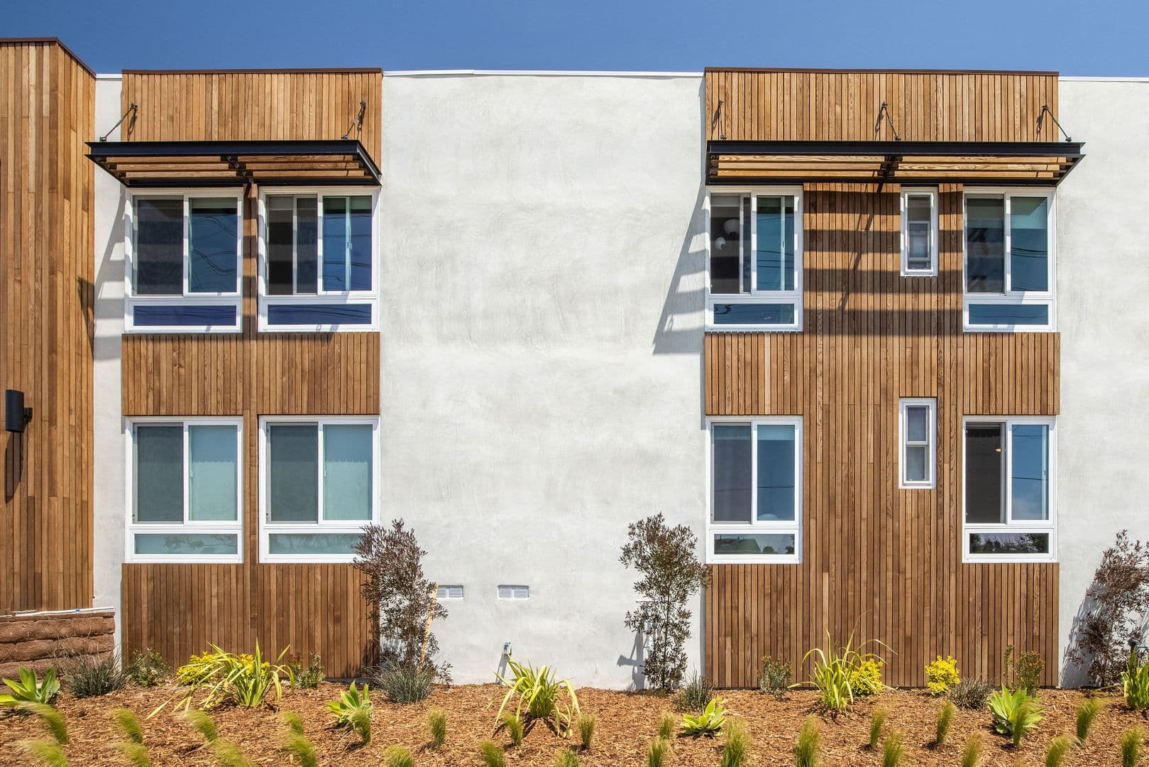El Segundo Apartment: 420 Illinois Street