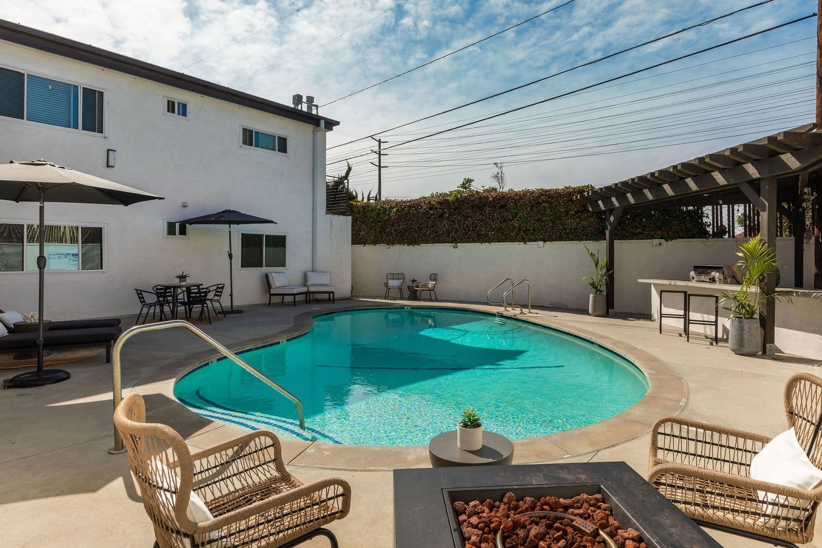 El Segundo Apartment: 716-717 Indiana Court