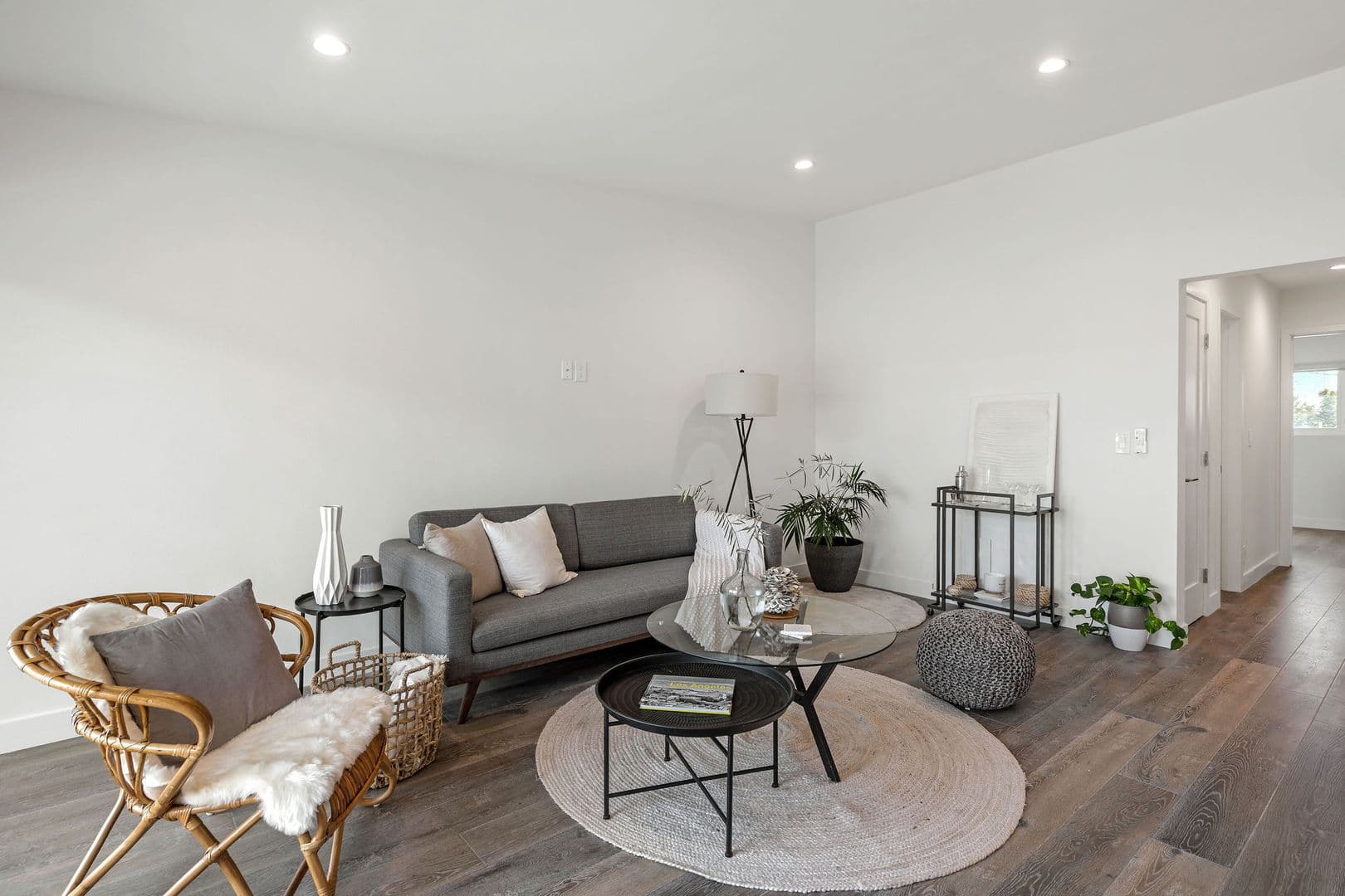 El Segundo Apartment: 420 Illinois Street
