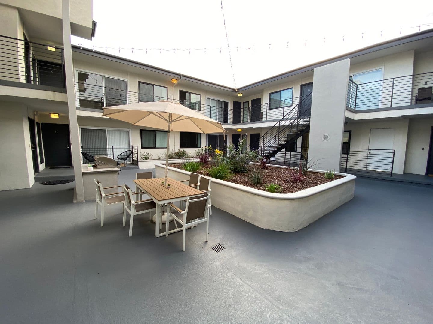 El Segundo Apartment: 431 Indiana Street