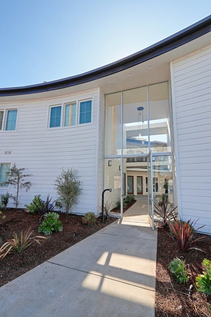 El Segundo Apartment: 716-717 Indiana Court