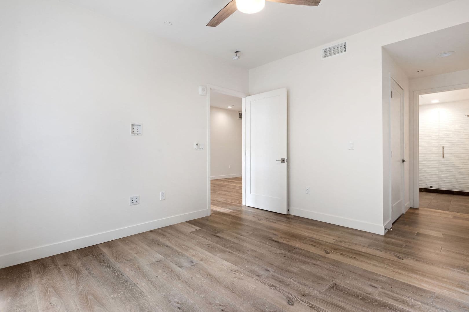 Santa Monica Apartment: 1122 Pico Blvd