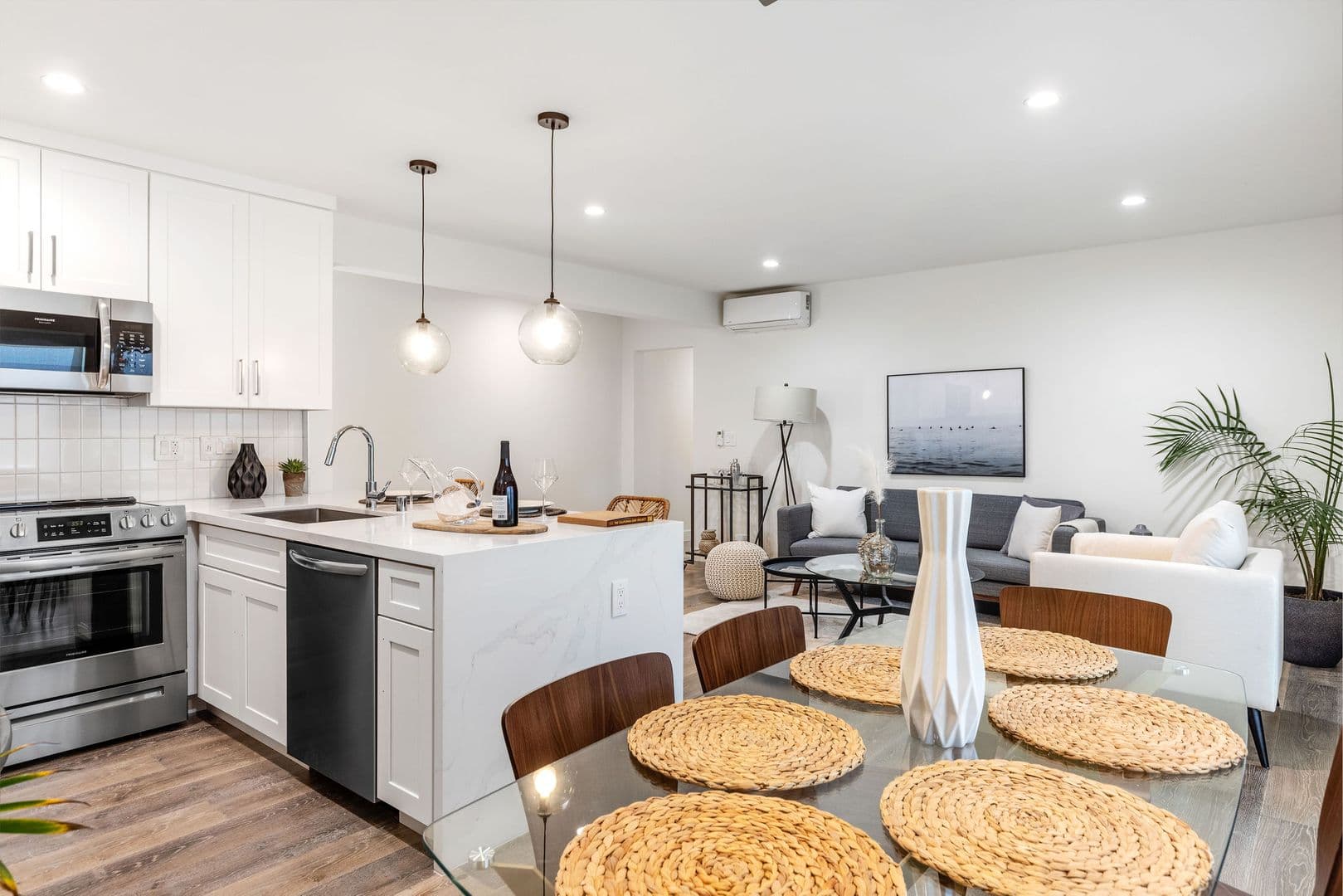 El Segundo Apartment: 420 Illinois Street