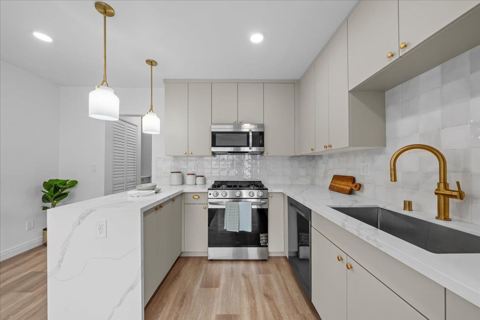 Hermosa Beach Apartment: 1803 Pacific Coast Highway