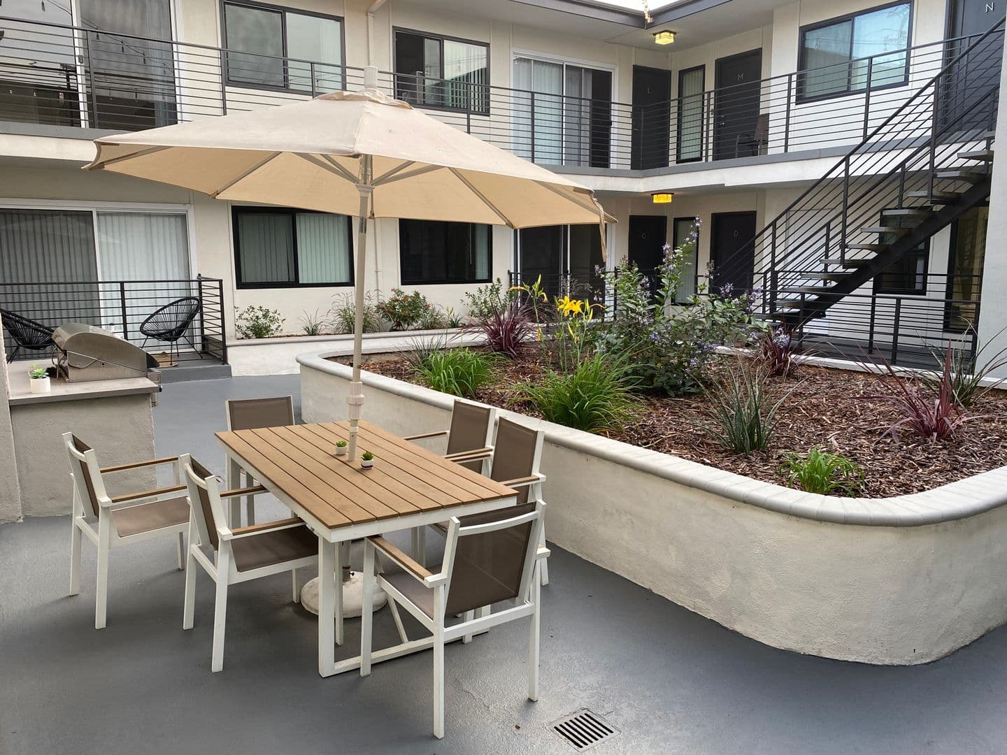 El Segundo Apartment: 431 Indiana Street
