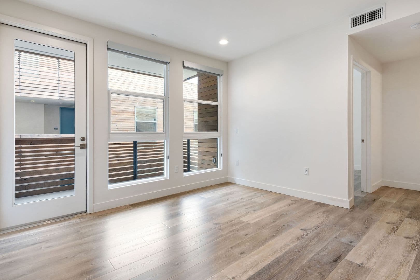 Santa Monica Apartment: 1122 Pico Blvd