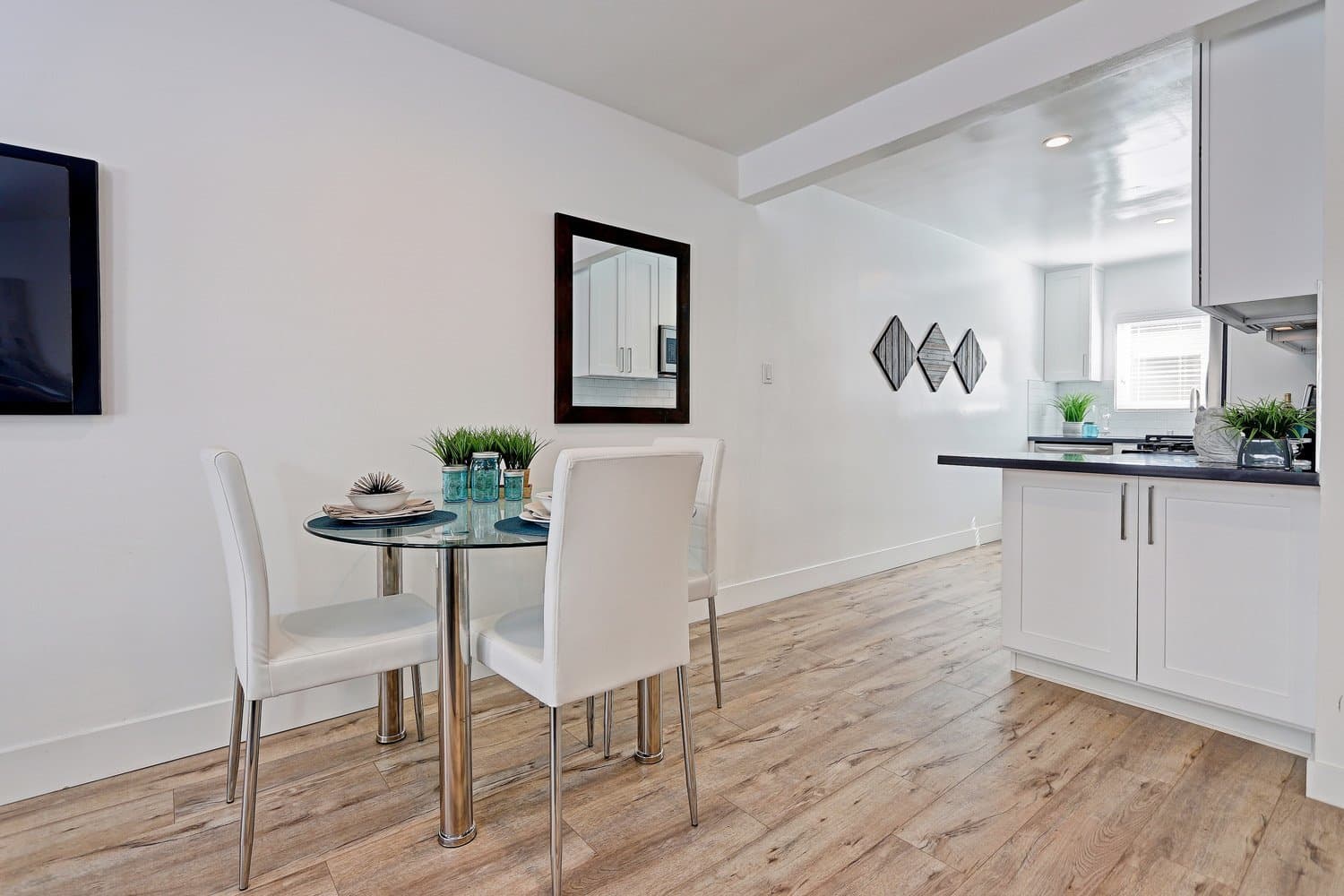 El Segundo Apartment: 716-717 Indiana Court