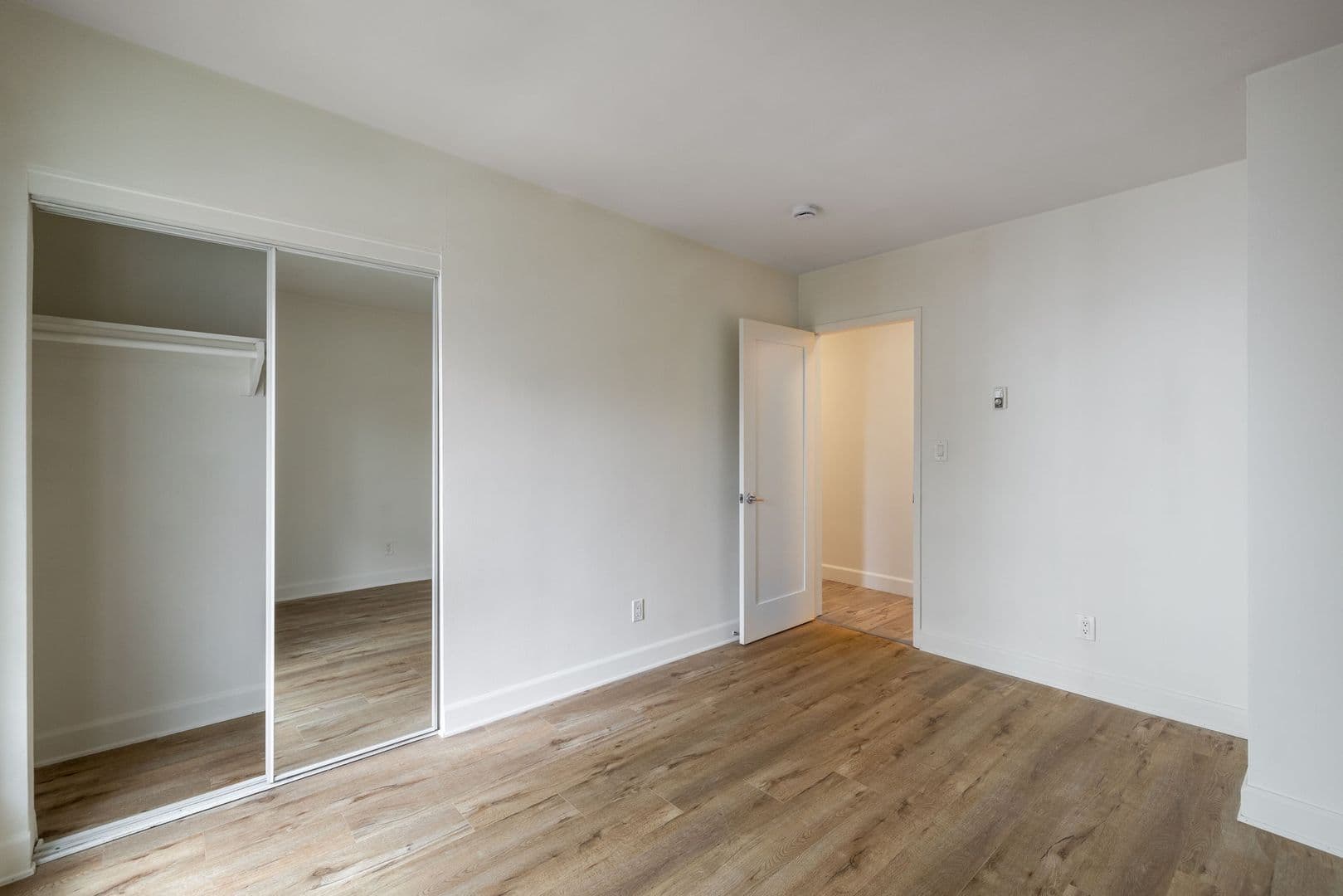 El Segundo Apartment: 431 Indiana Street