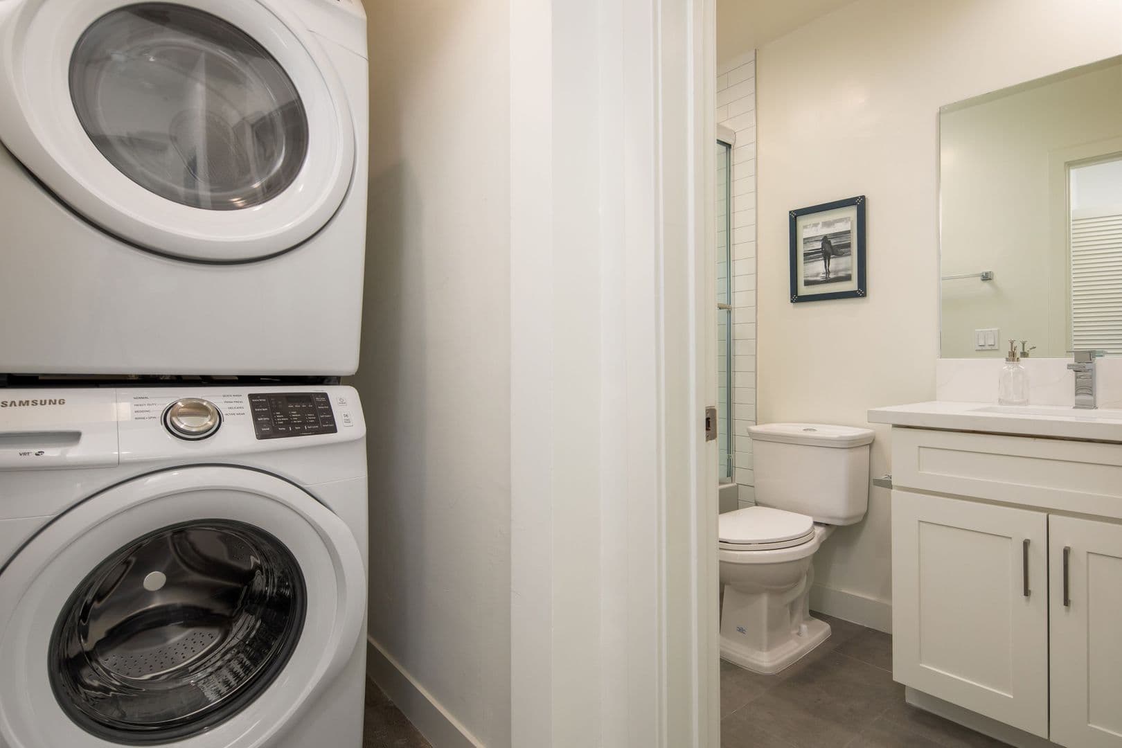 El Segundo Apartment: 207, 209 & 211 Sierra Street